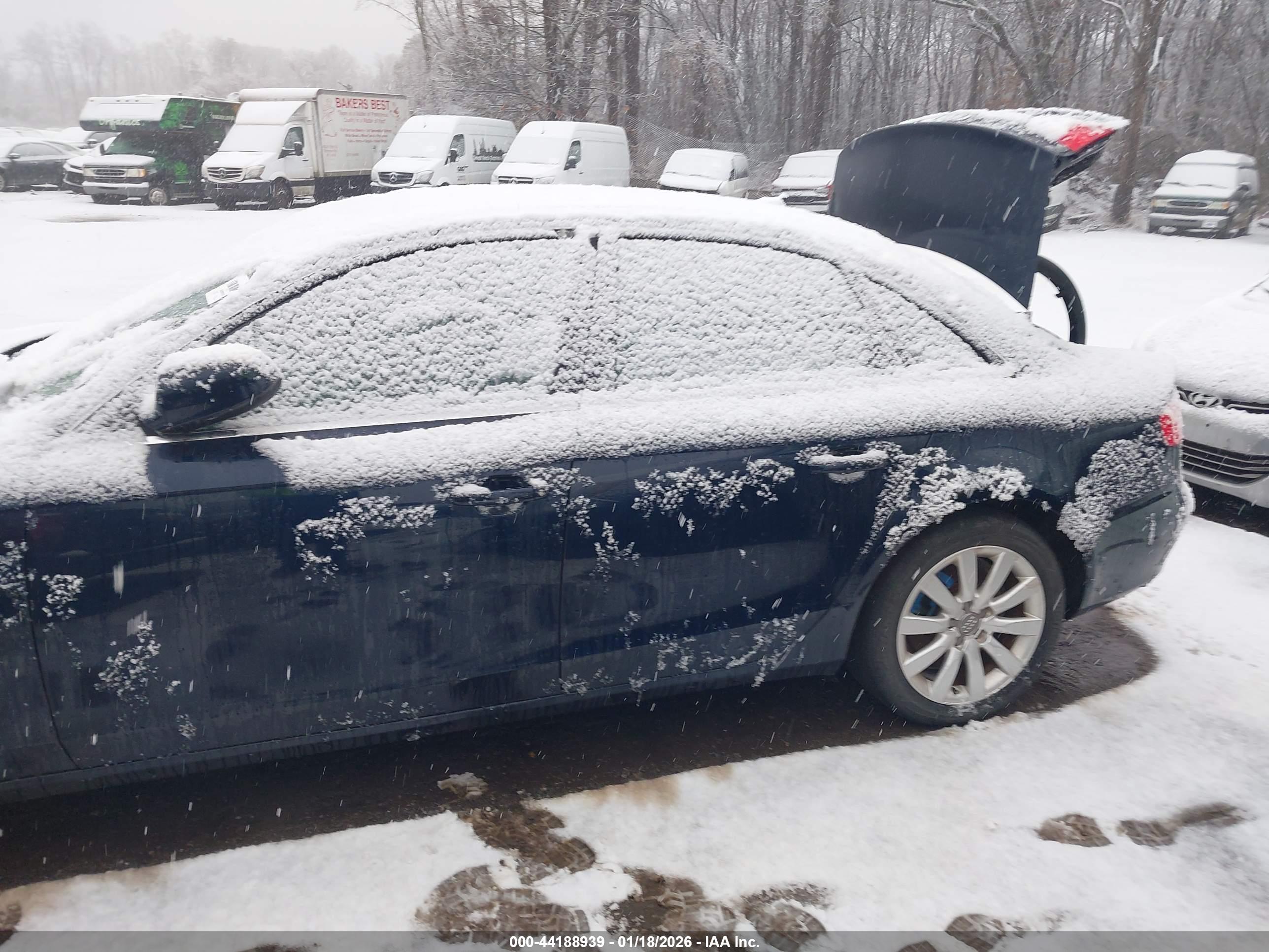 AUDI A4 image 6