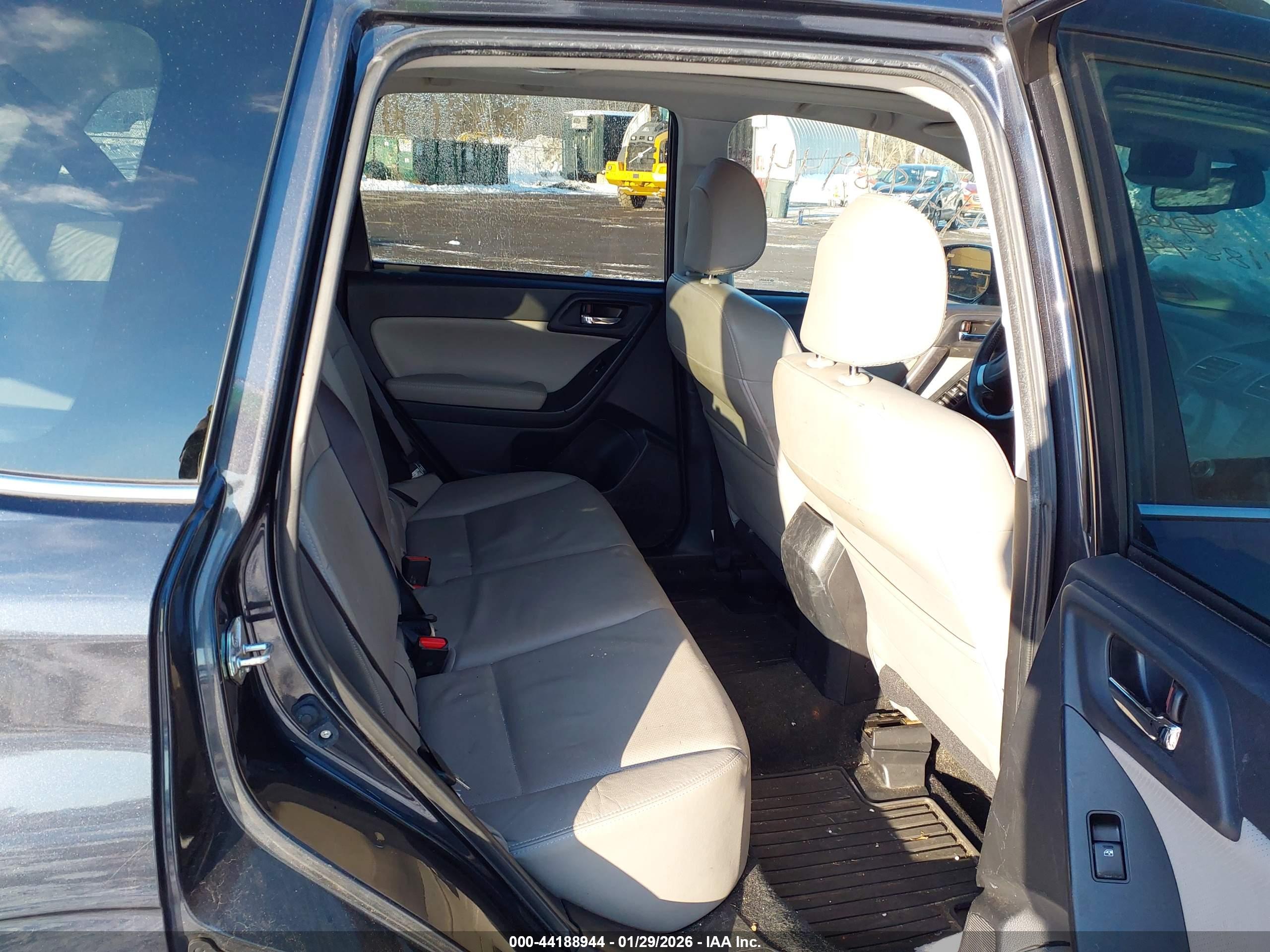 SUBARU FORESTER image 8