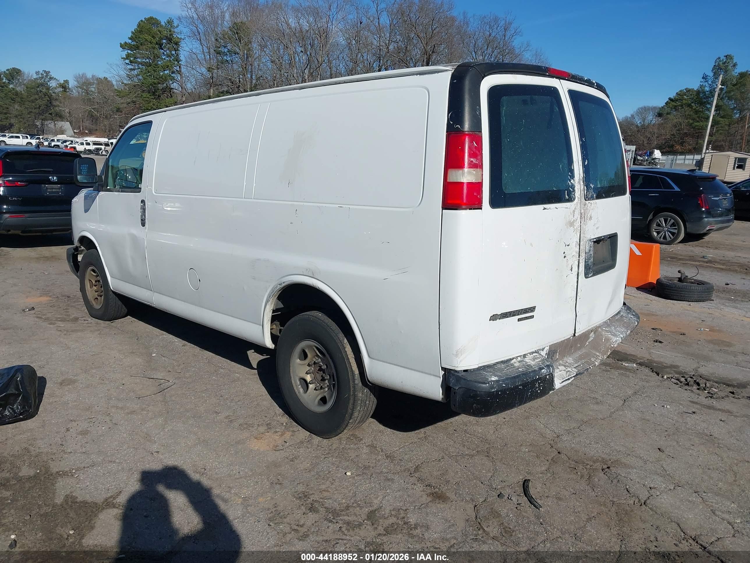 CHEVROLET EXPRESS image 3