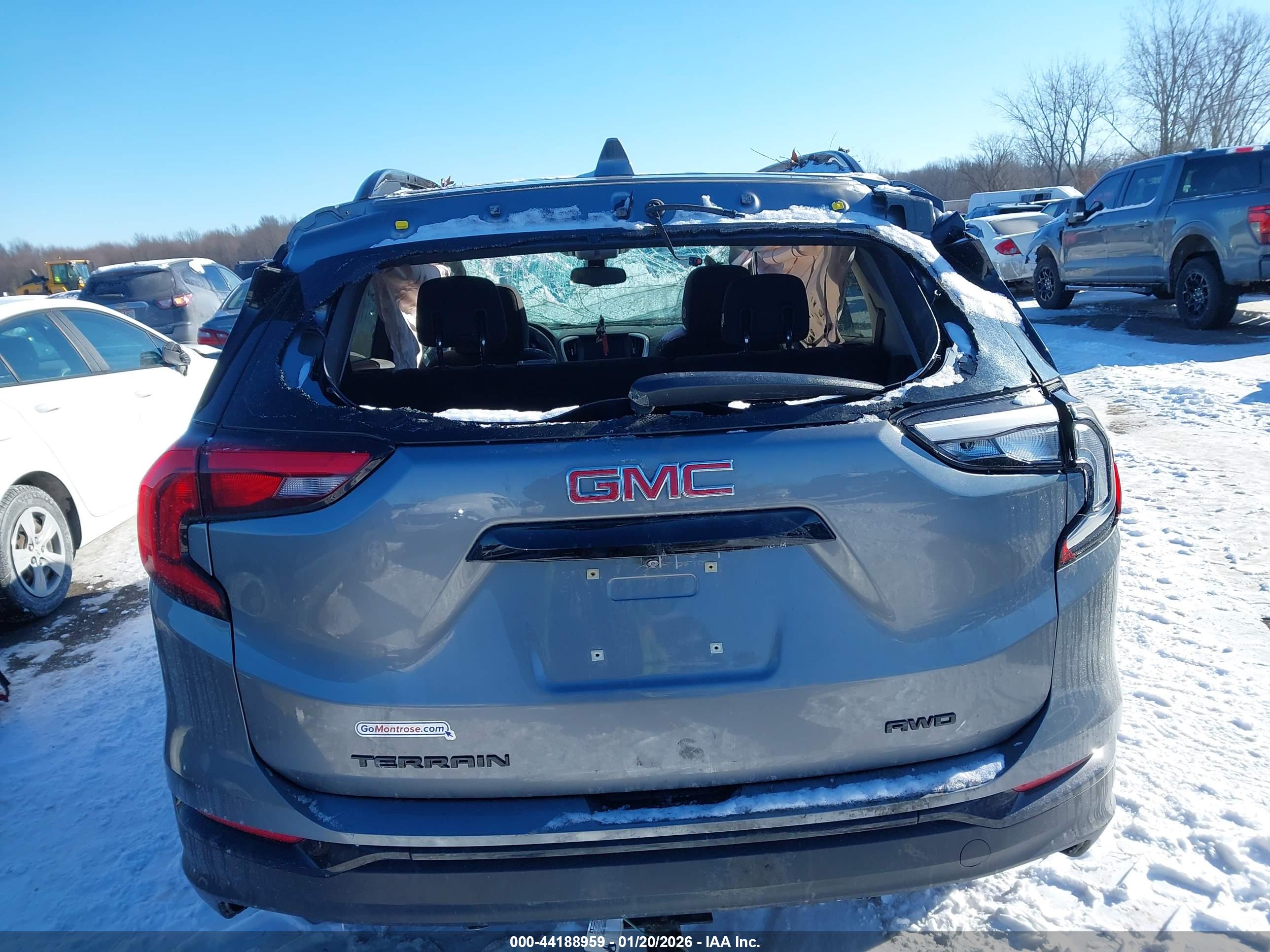 GMC TERRAIN image 6