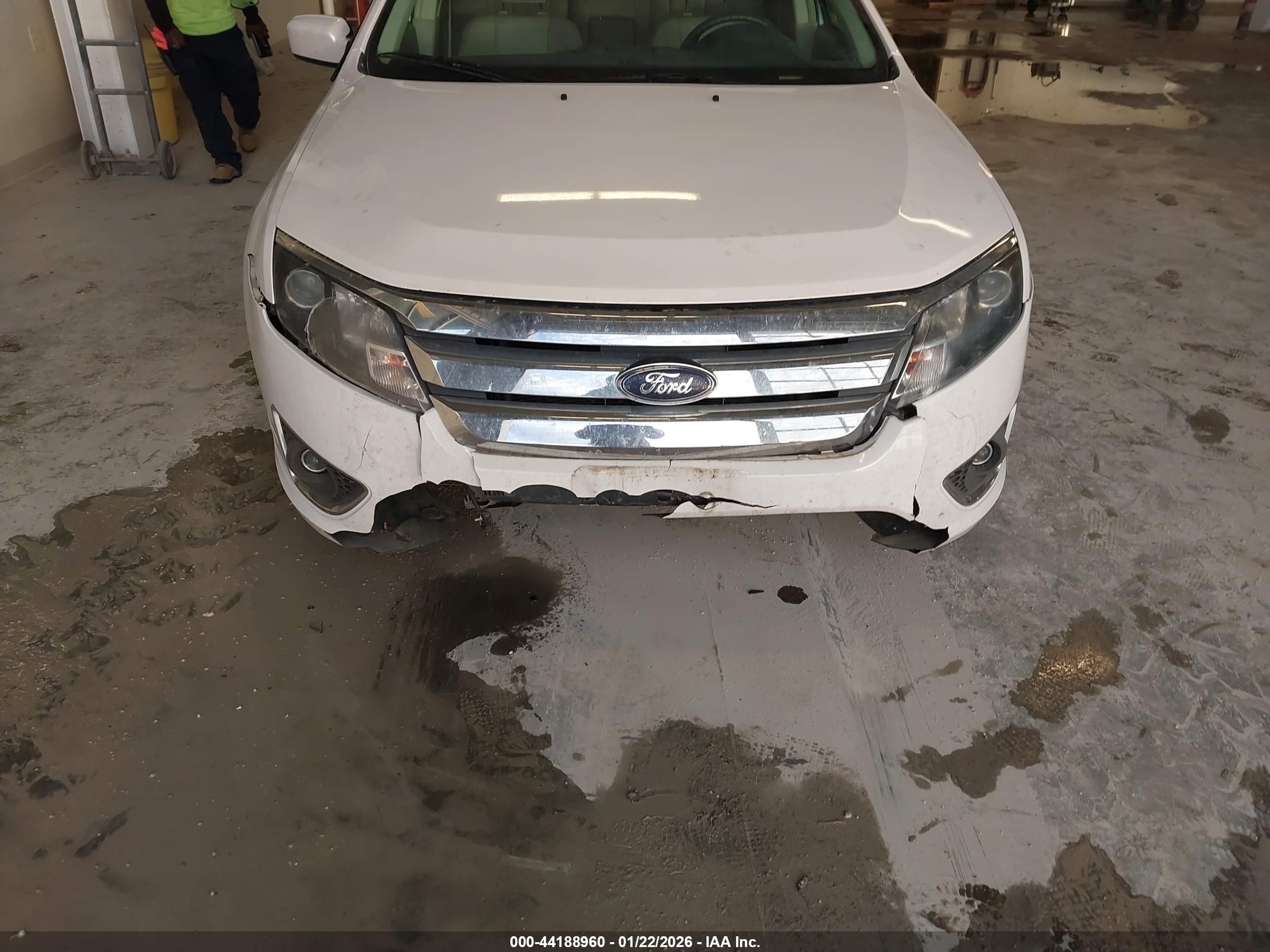 FORD FUSION image 6