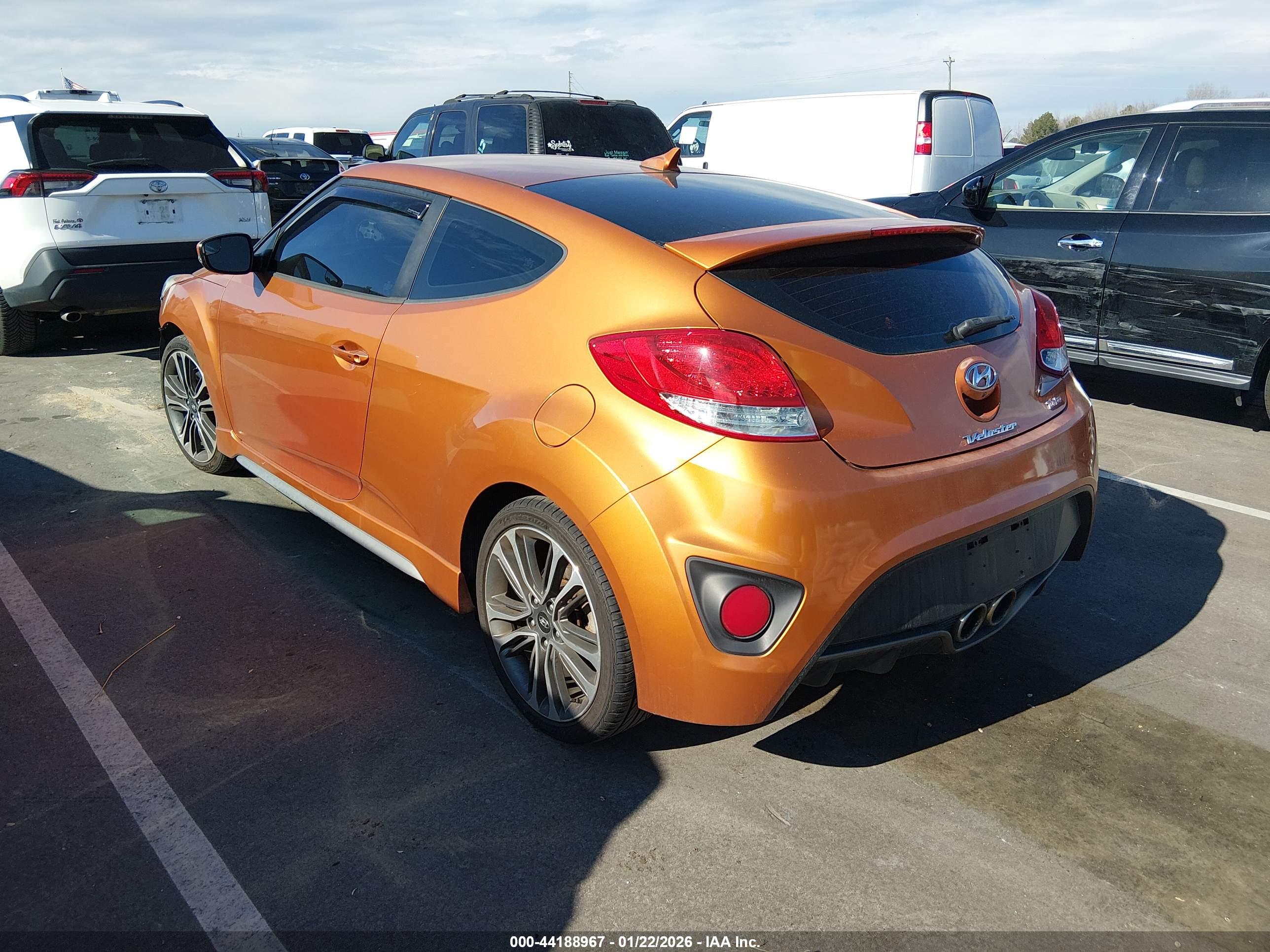 HYUNDAI VELOSTER image 3