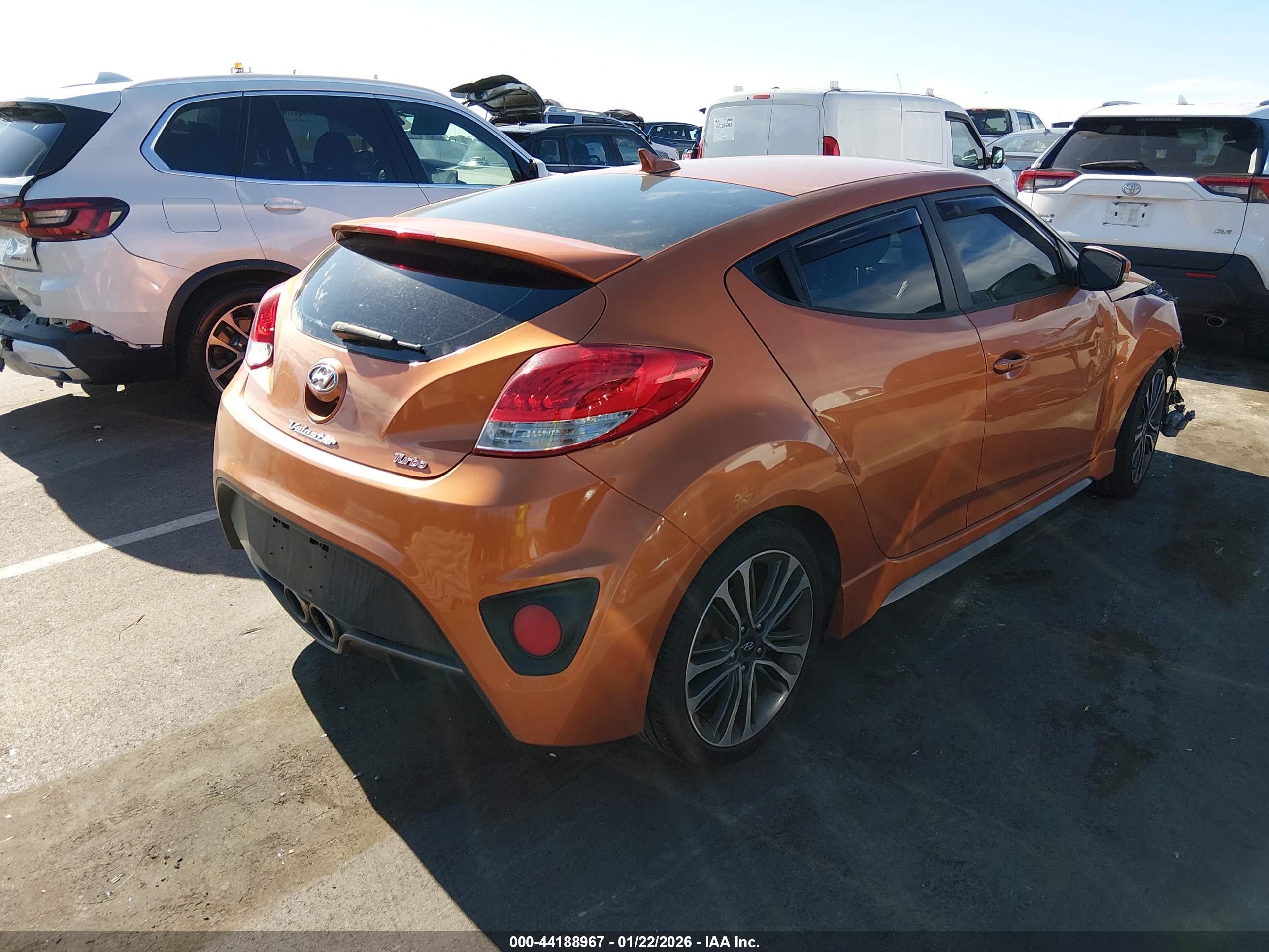 HYUNDAI VELOSTER image 4