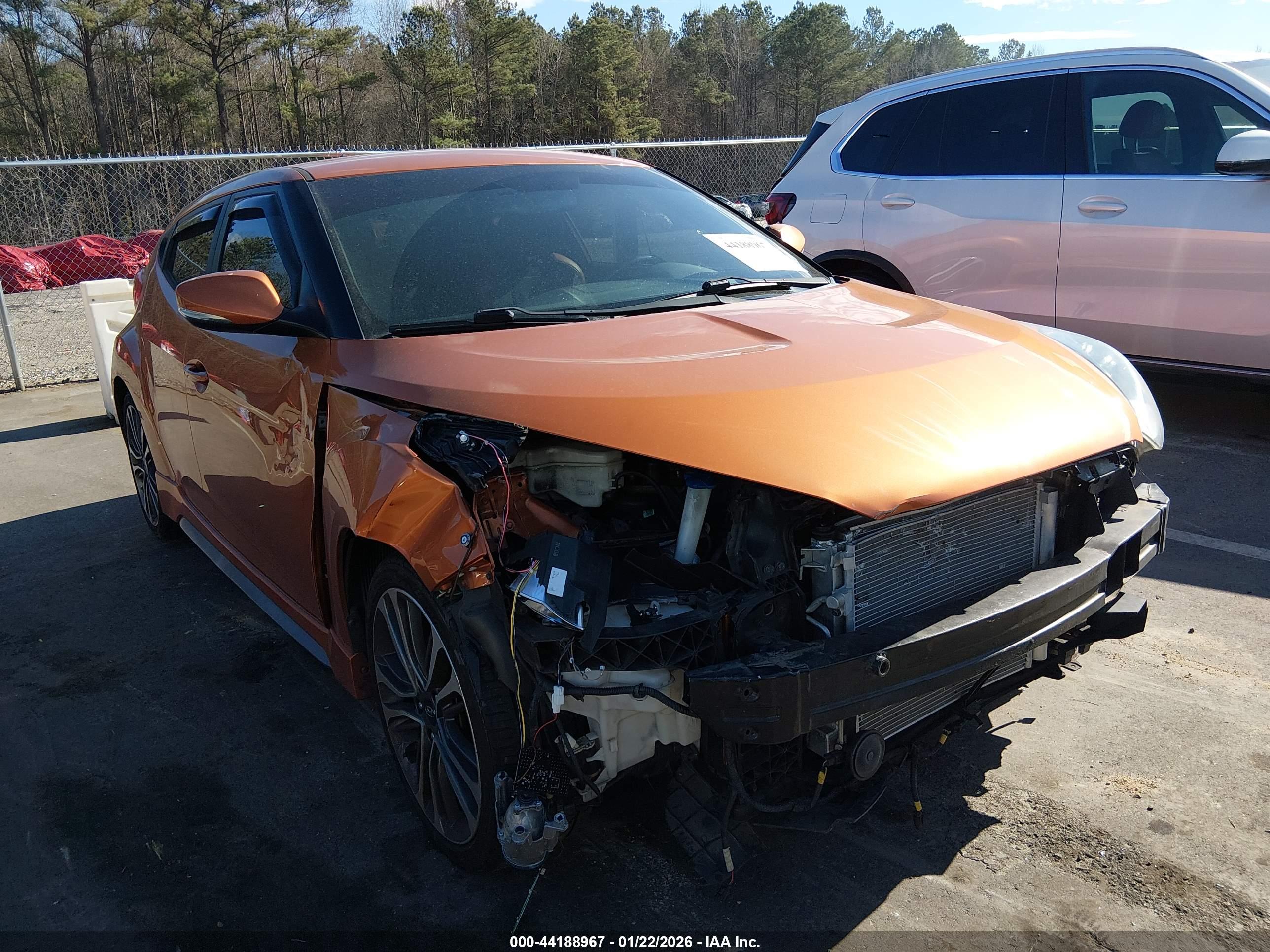 HYUNDAI VELOSTER image 6