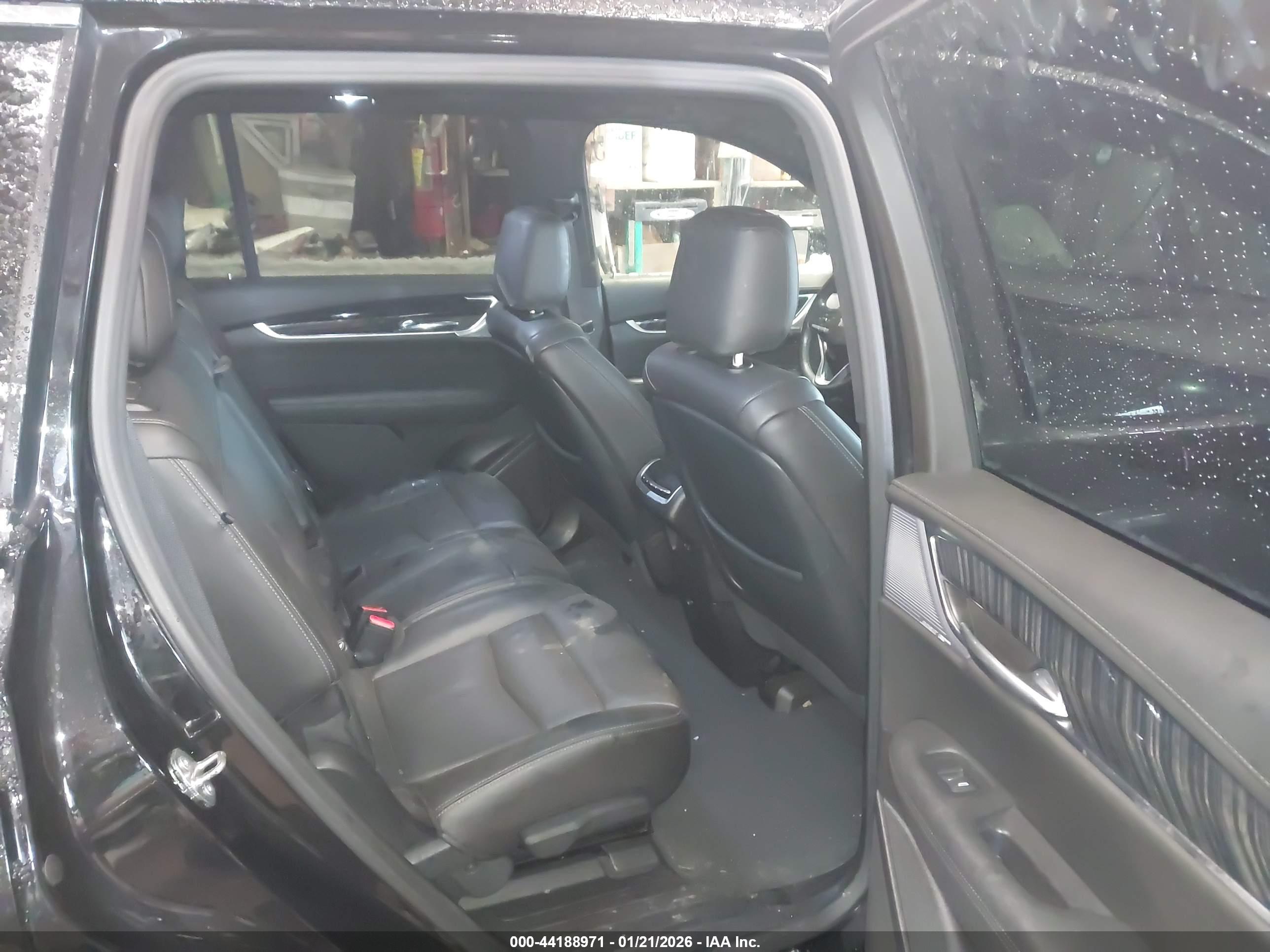 CADILLAC XT6 image 8