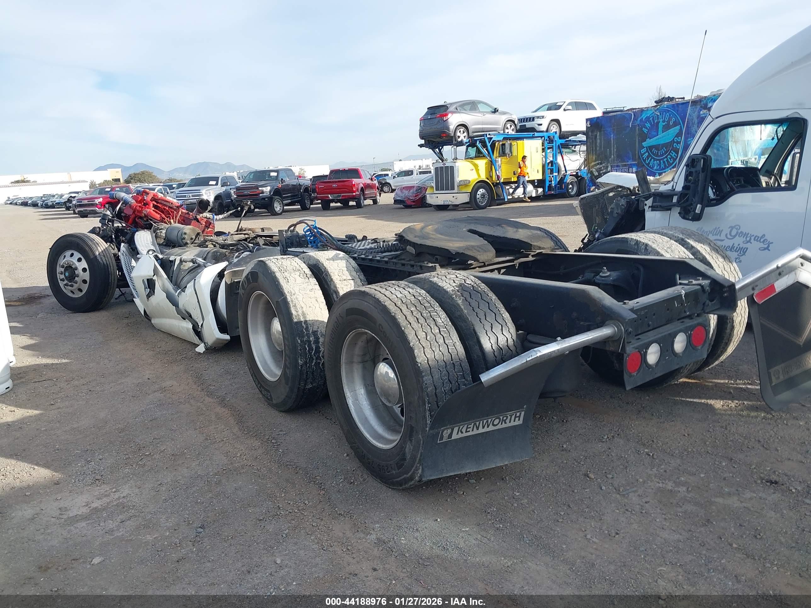 KENWORTH CONSTRUCTION image 3