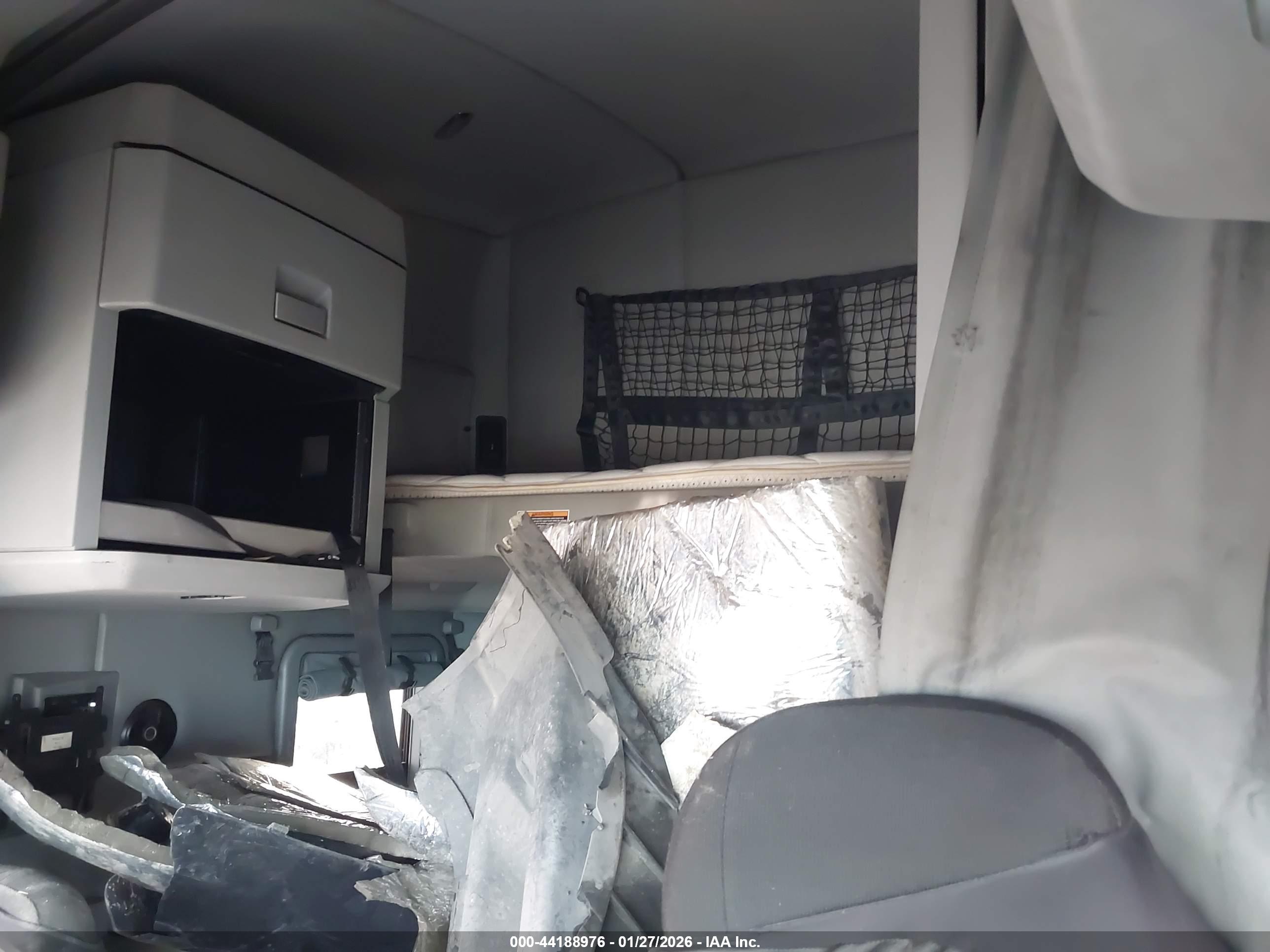 KENWORTH CONSTRUCTION image 7