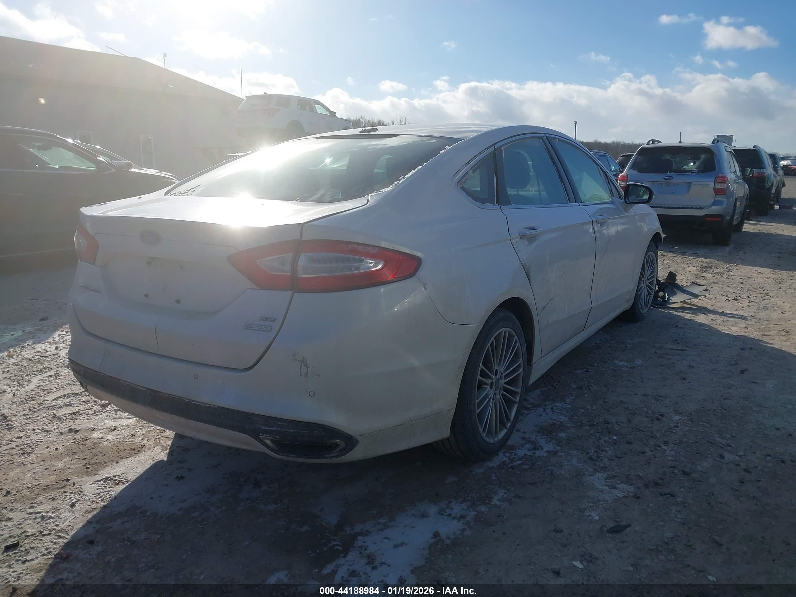 FORD FUSION image 4