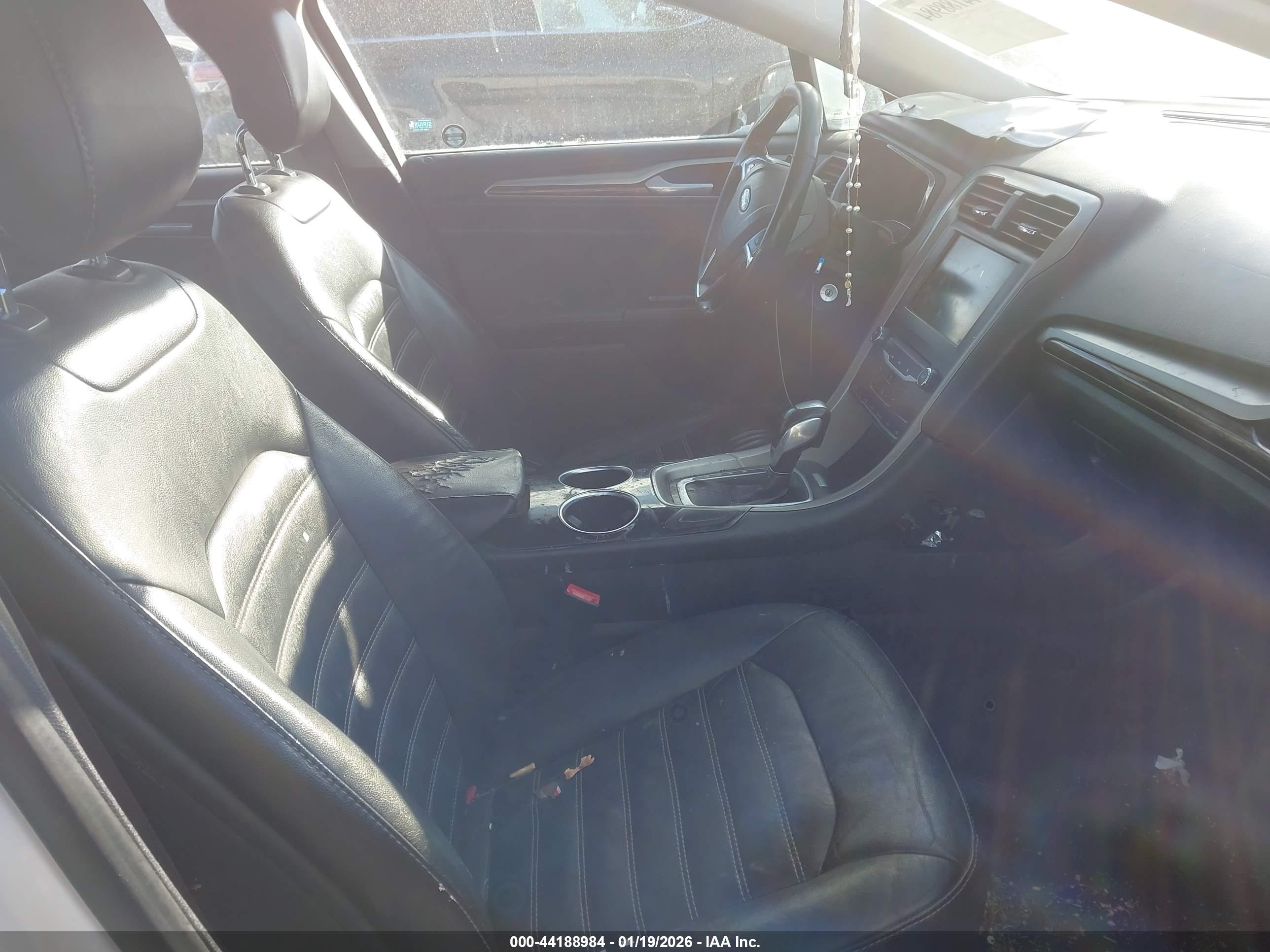 FORD FUSION image 5