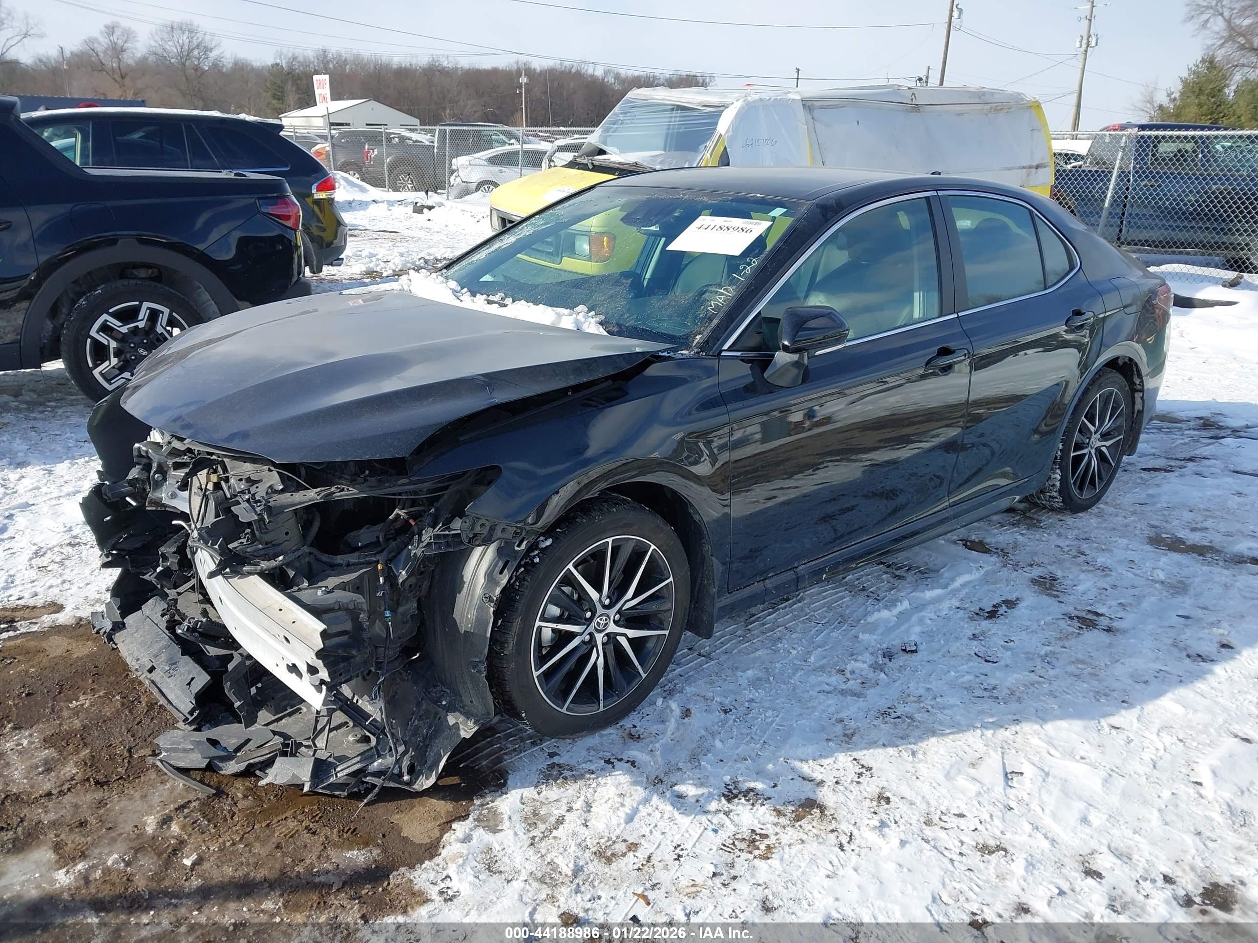 TOYOTA CAMRY image 2