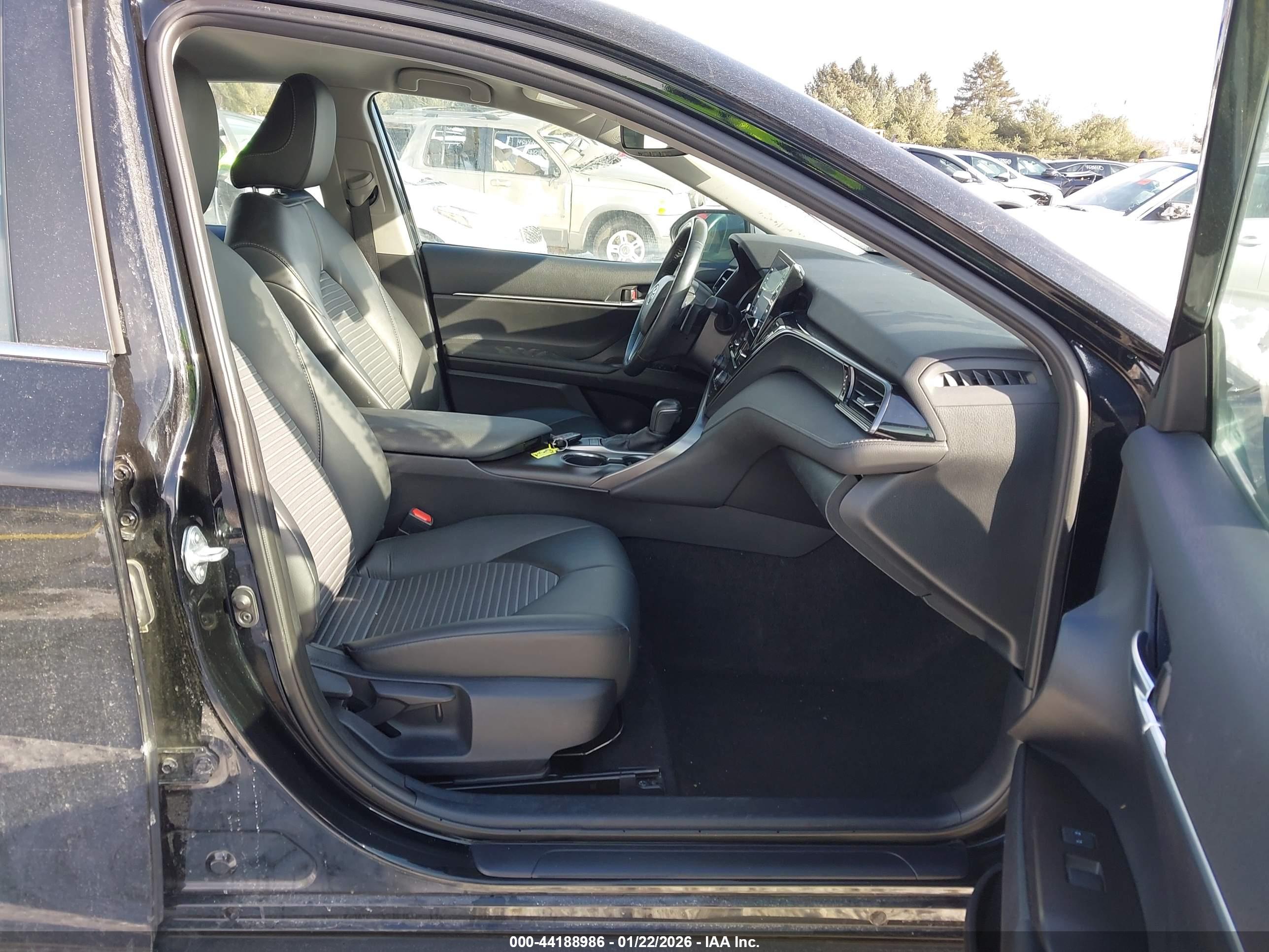 TOYOTA CAMRY image 5