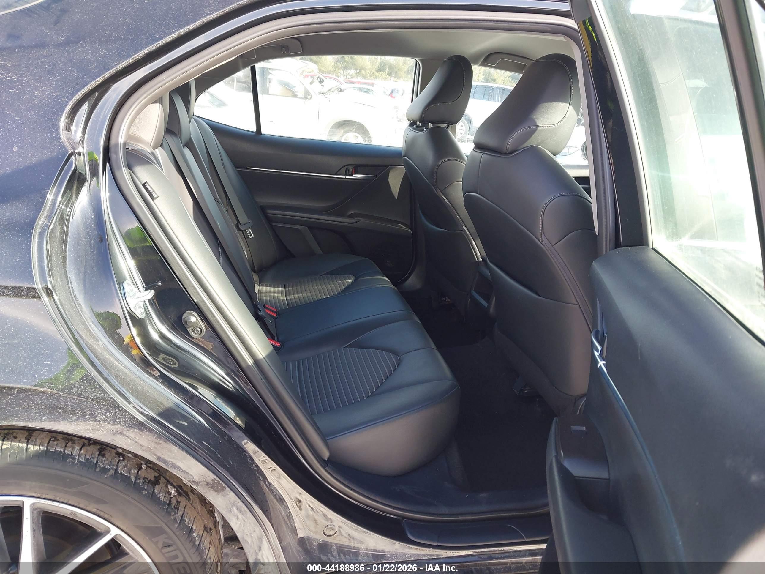 TOYOTA CAMRY image 8