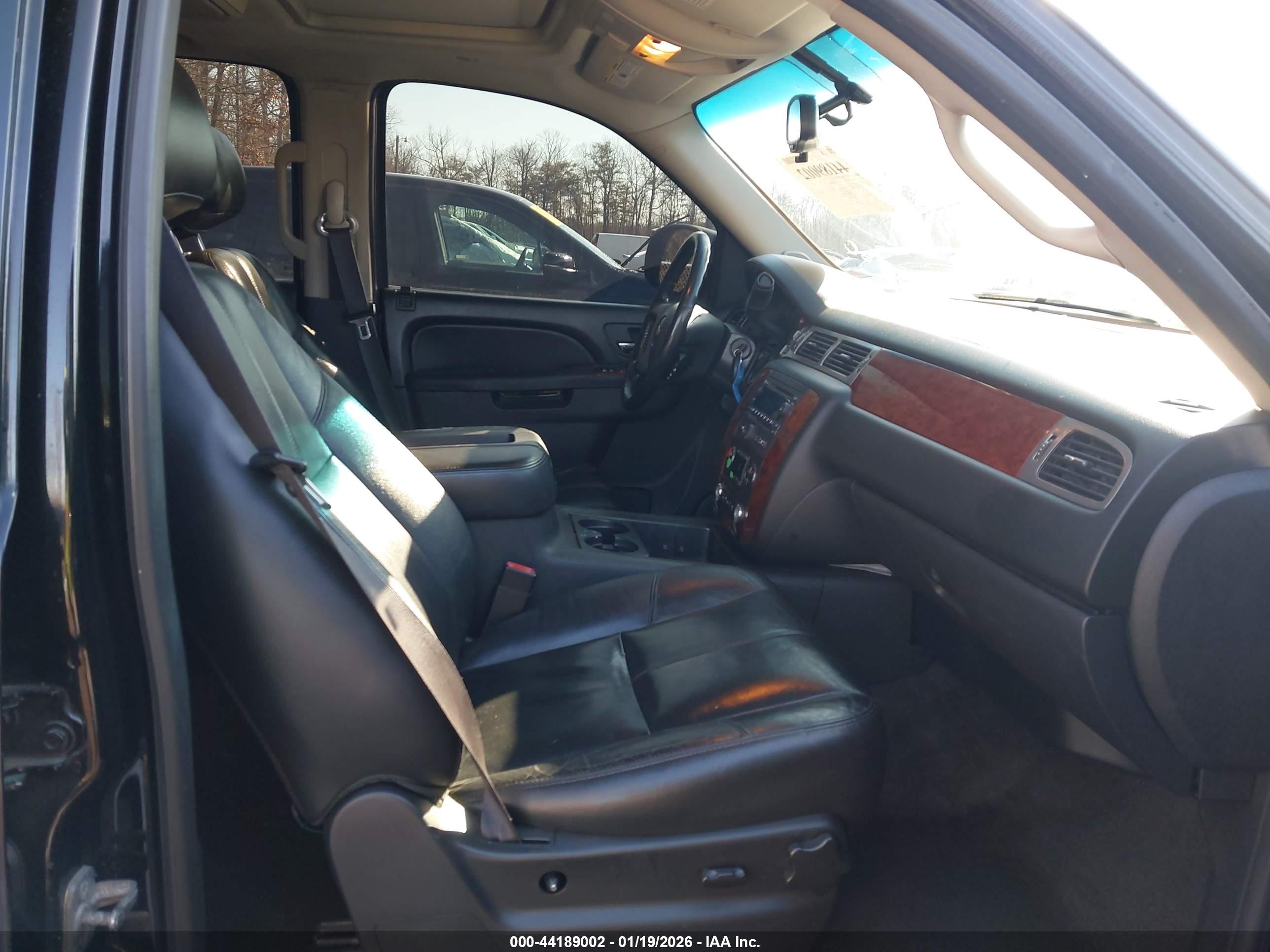 CHEVROLET TAHOE image 5