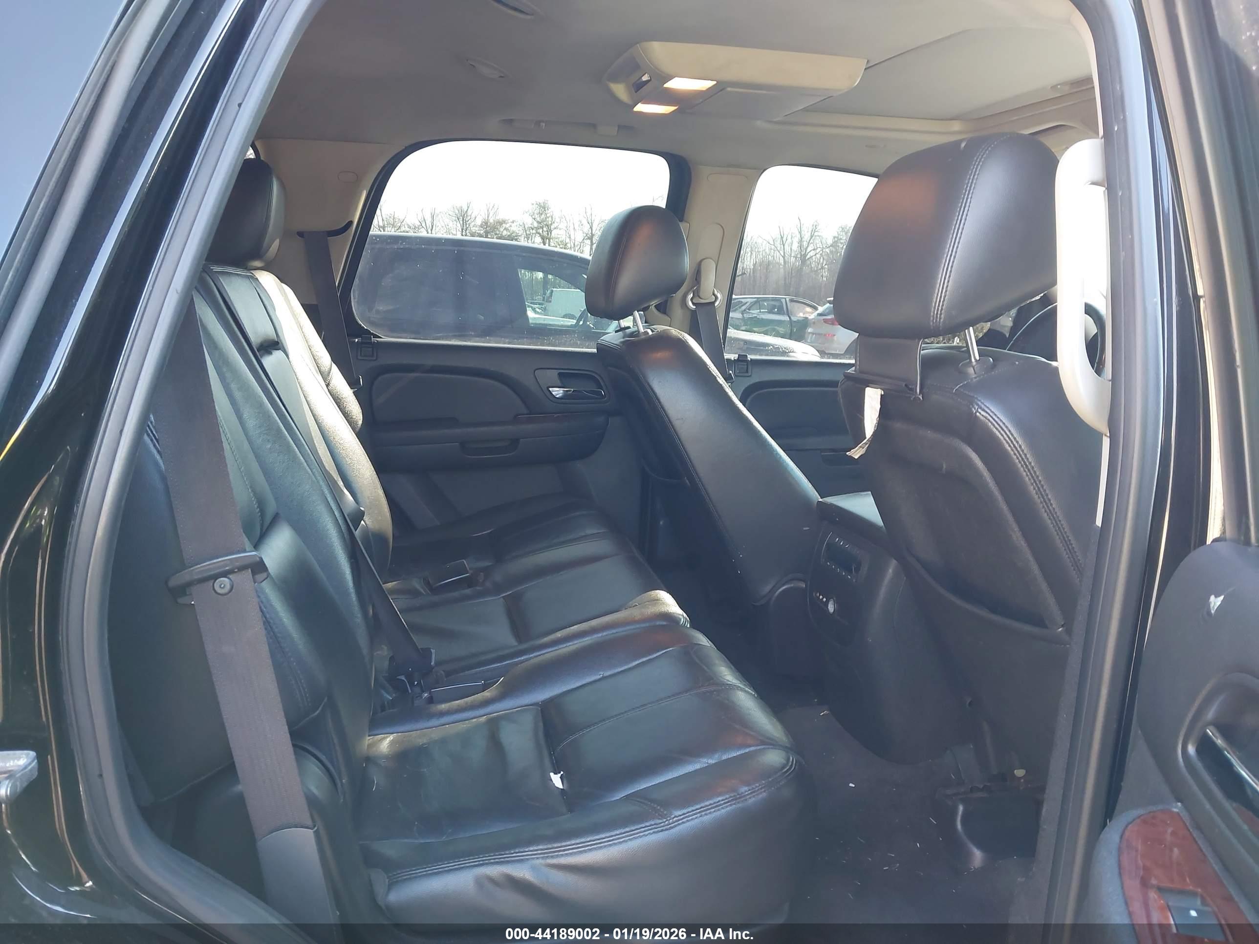 CHEVROLET TAHOE image 8