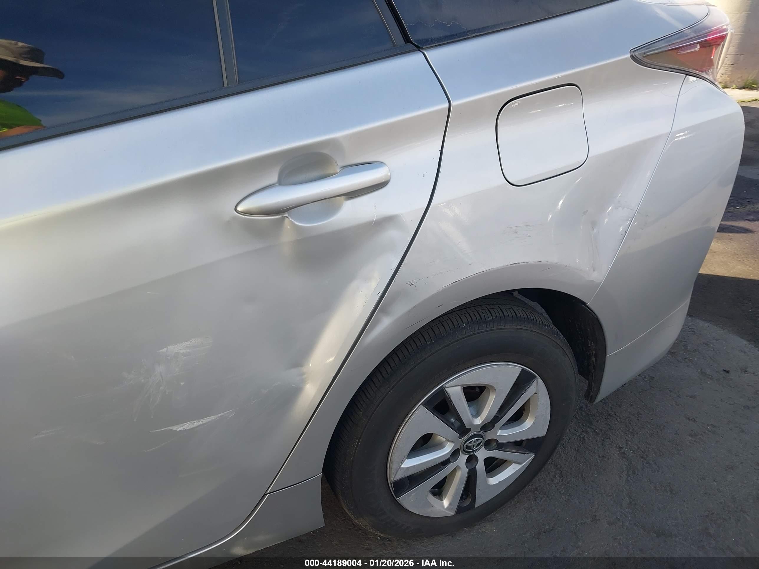TOYOTA PRIUS image 6
