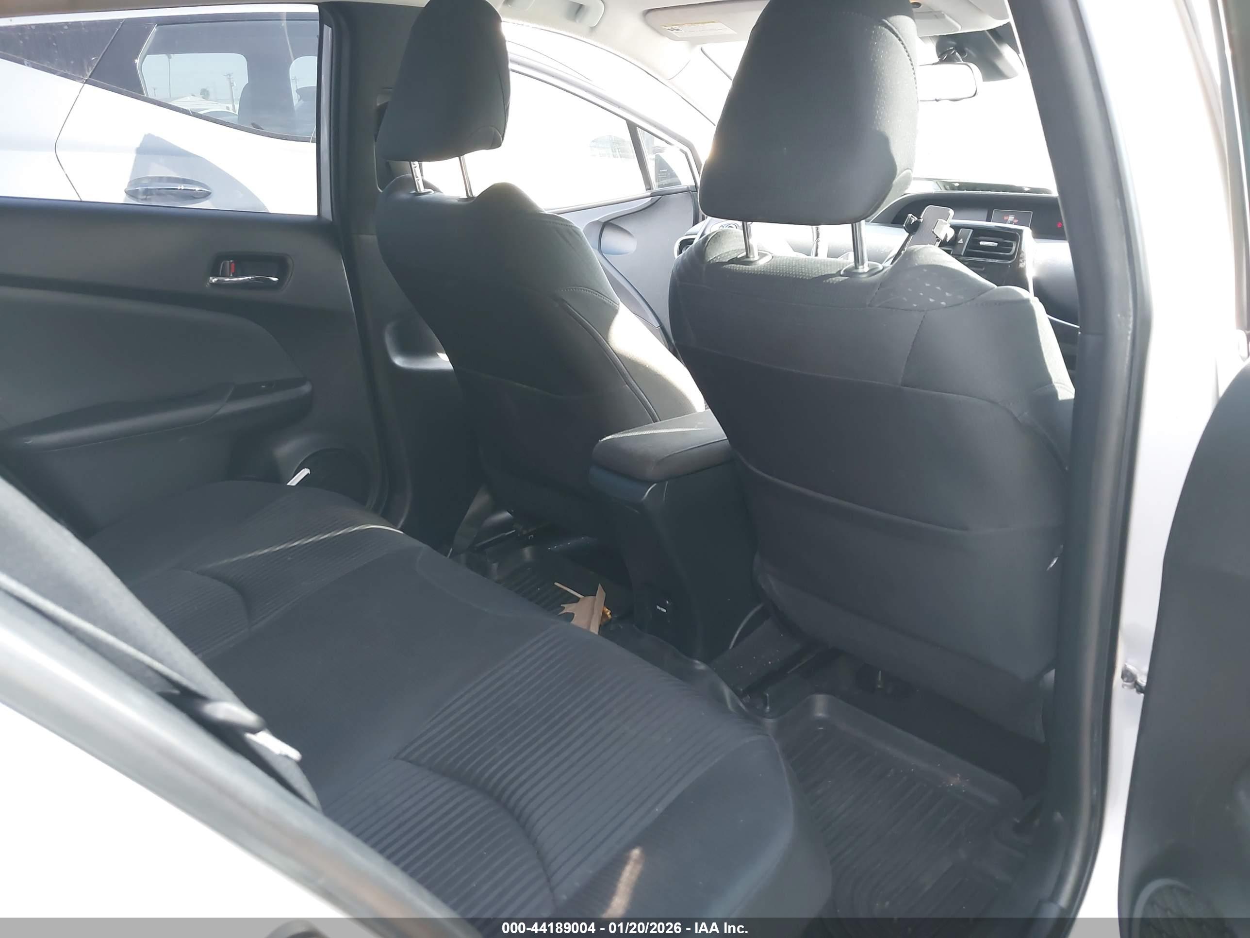 TOYOTA PRIUS image 8