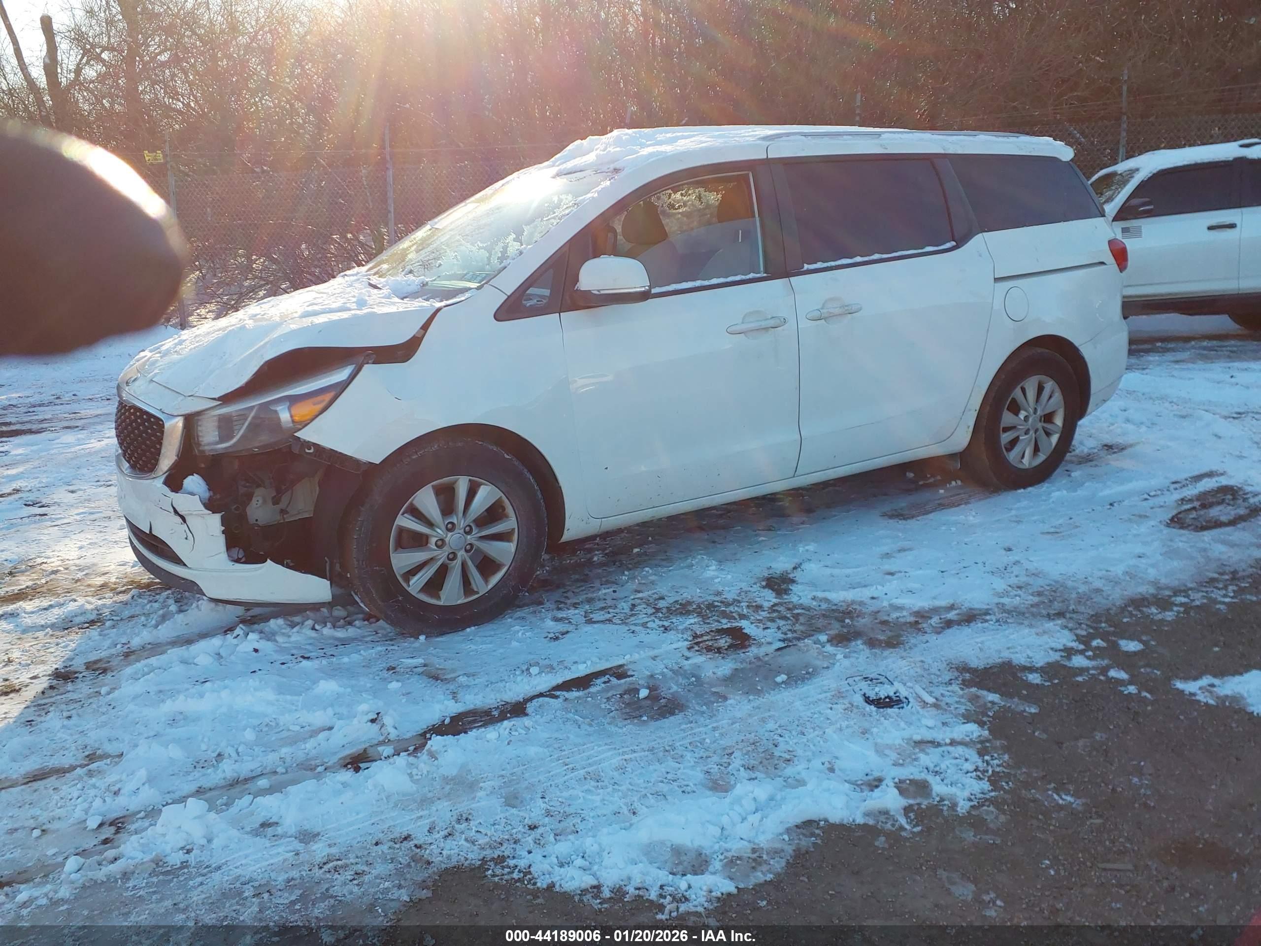 KIA SEDONA image 2