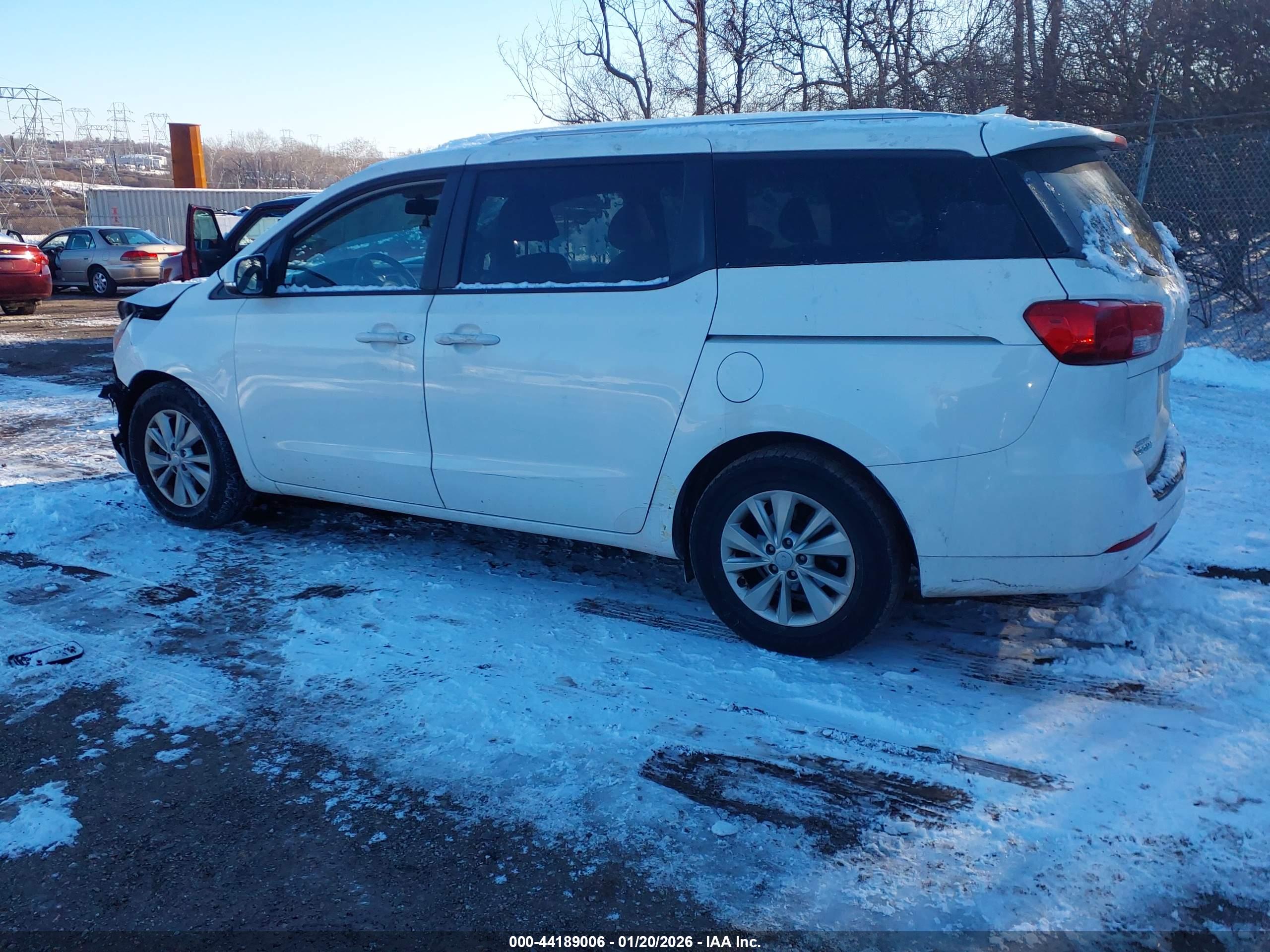 KIA SEDONA image 3