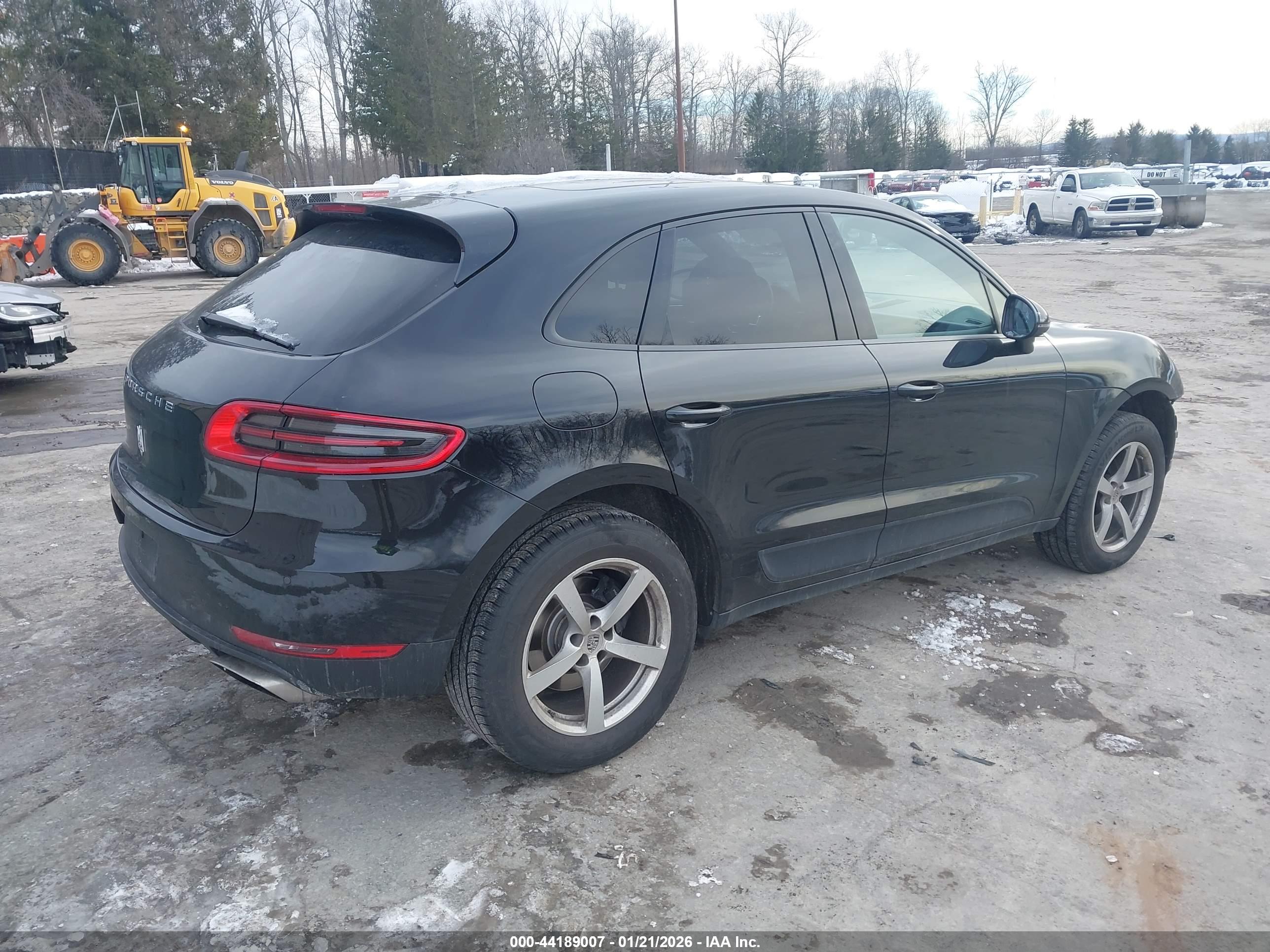 PORSCHE MACAN image 4