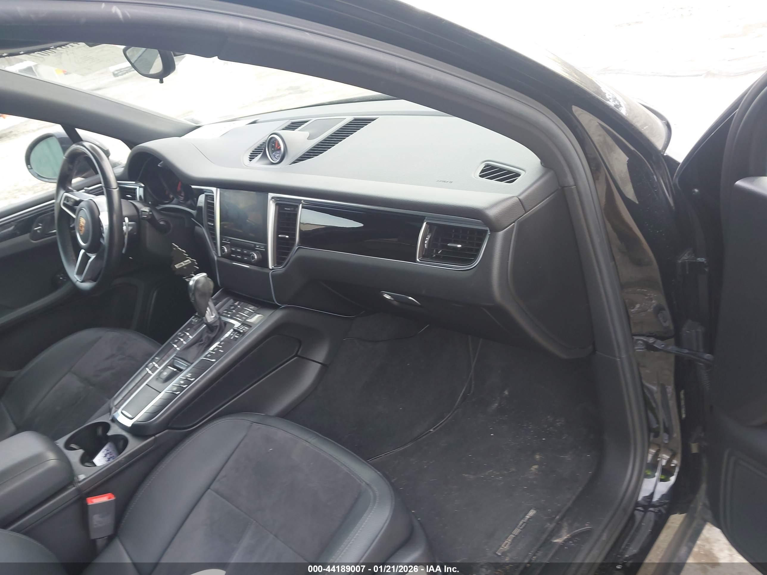 PORSCHE MACAN image 5