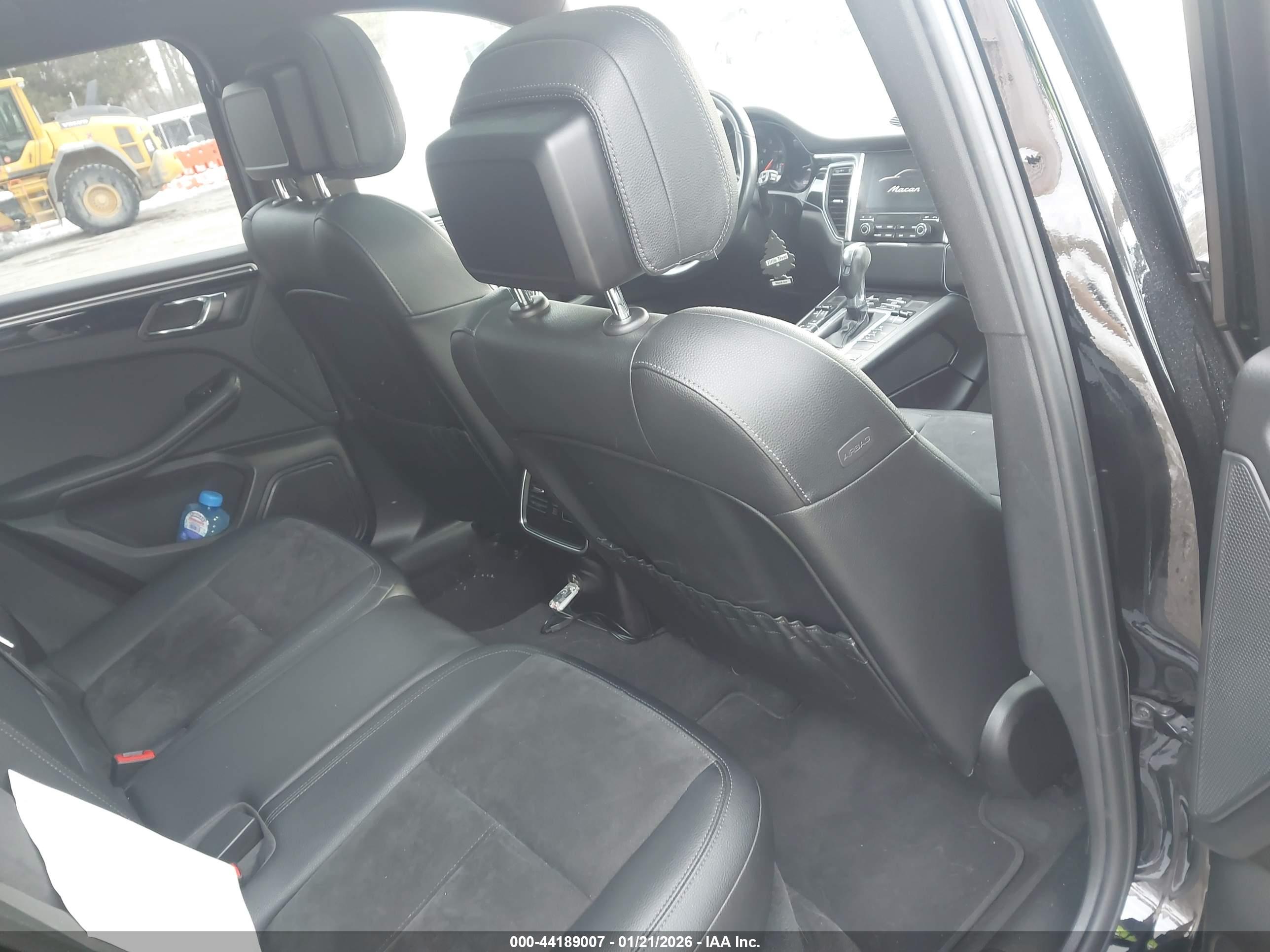 PORSCHE MACAN image 8