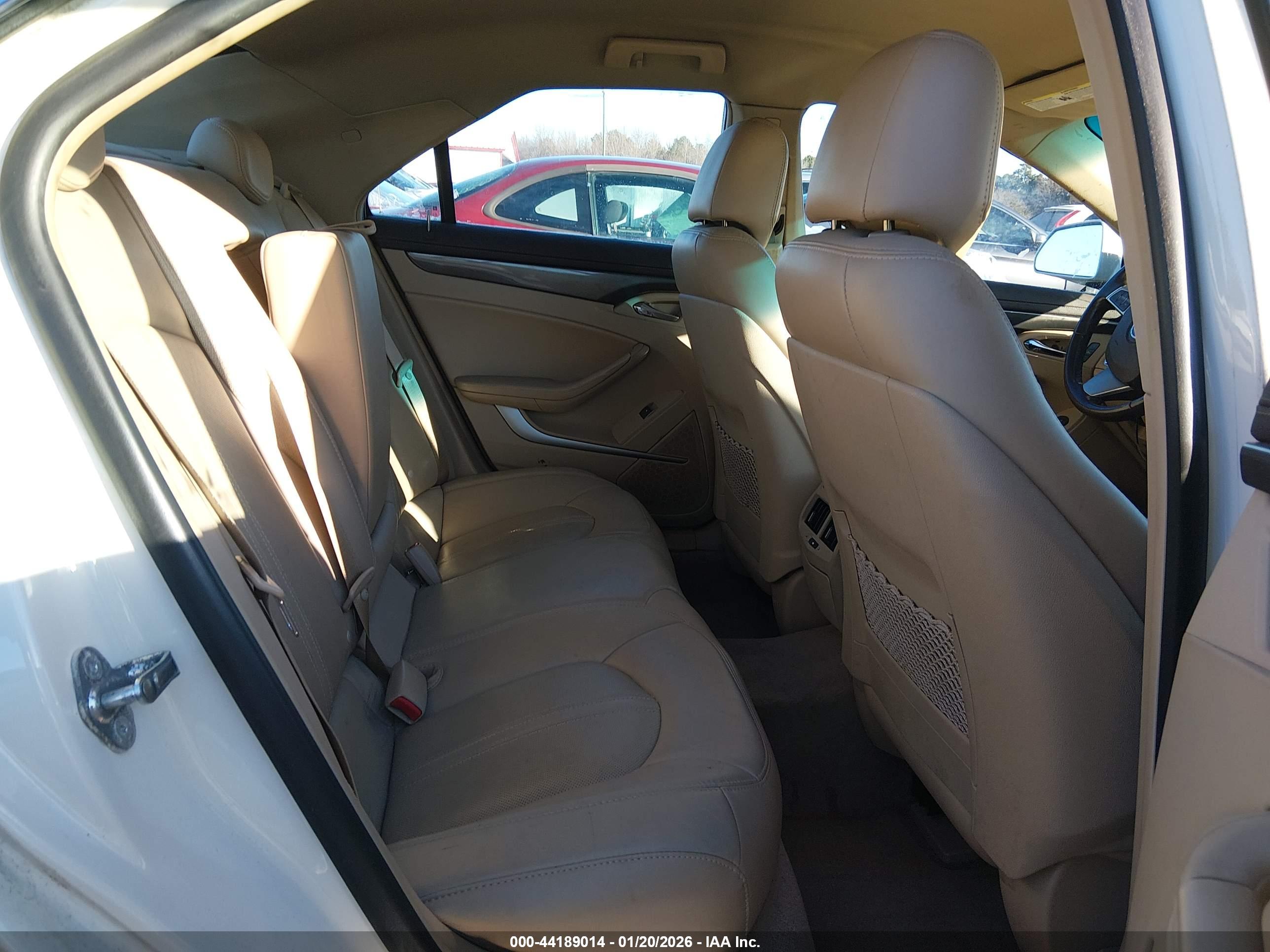 CADILLAC CTS image 8