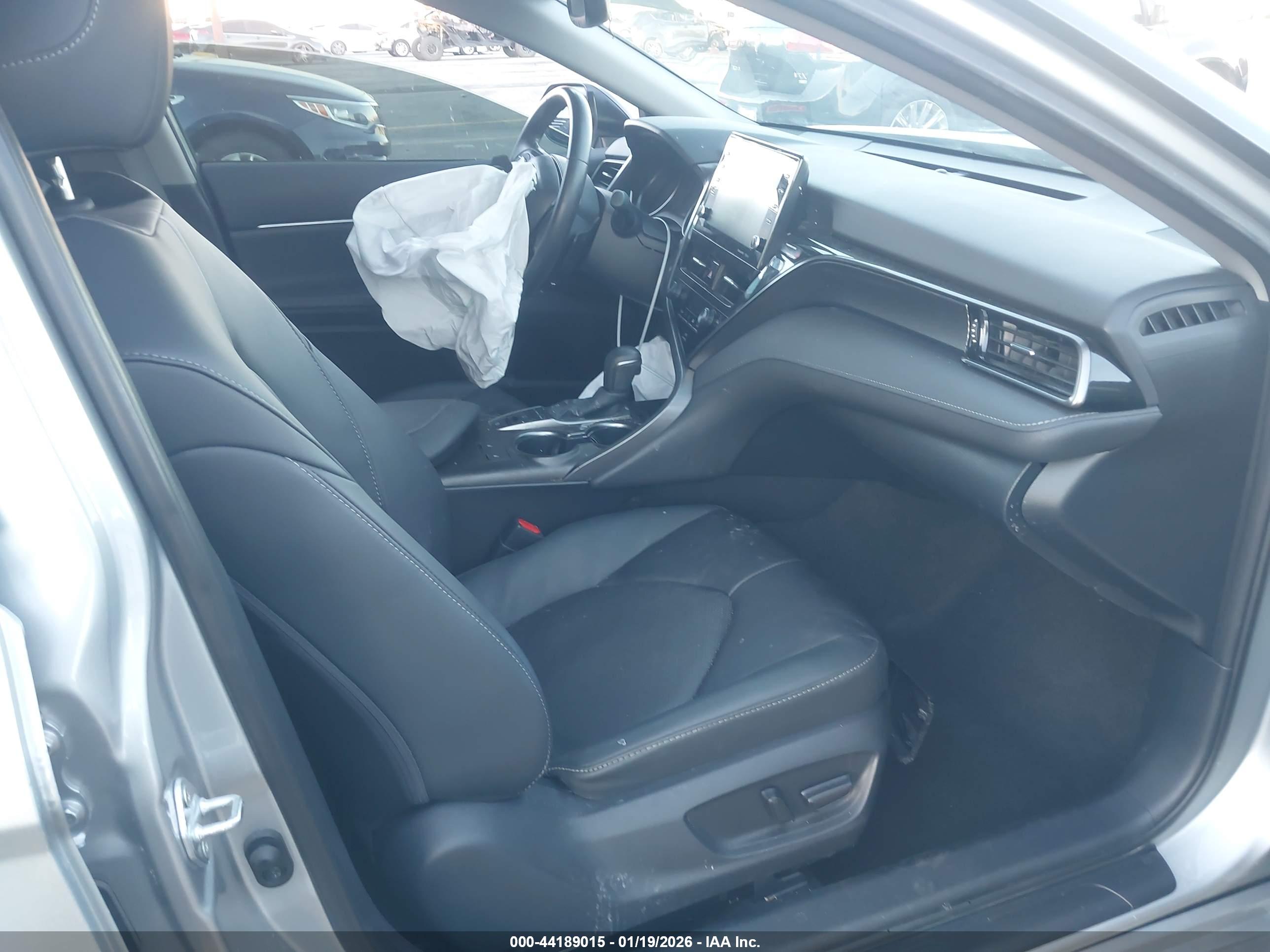 TOYOTA CAMRY image 5
