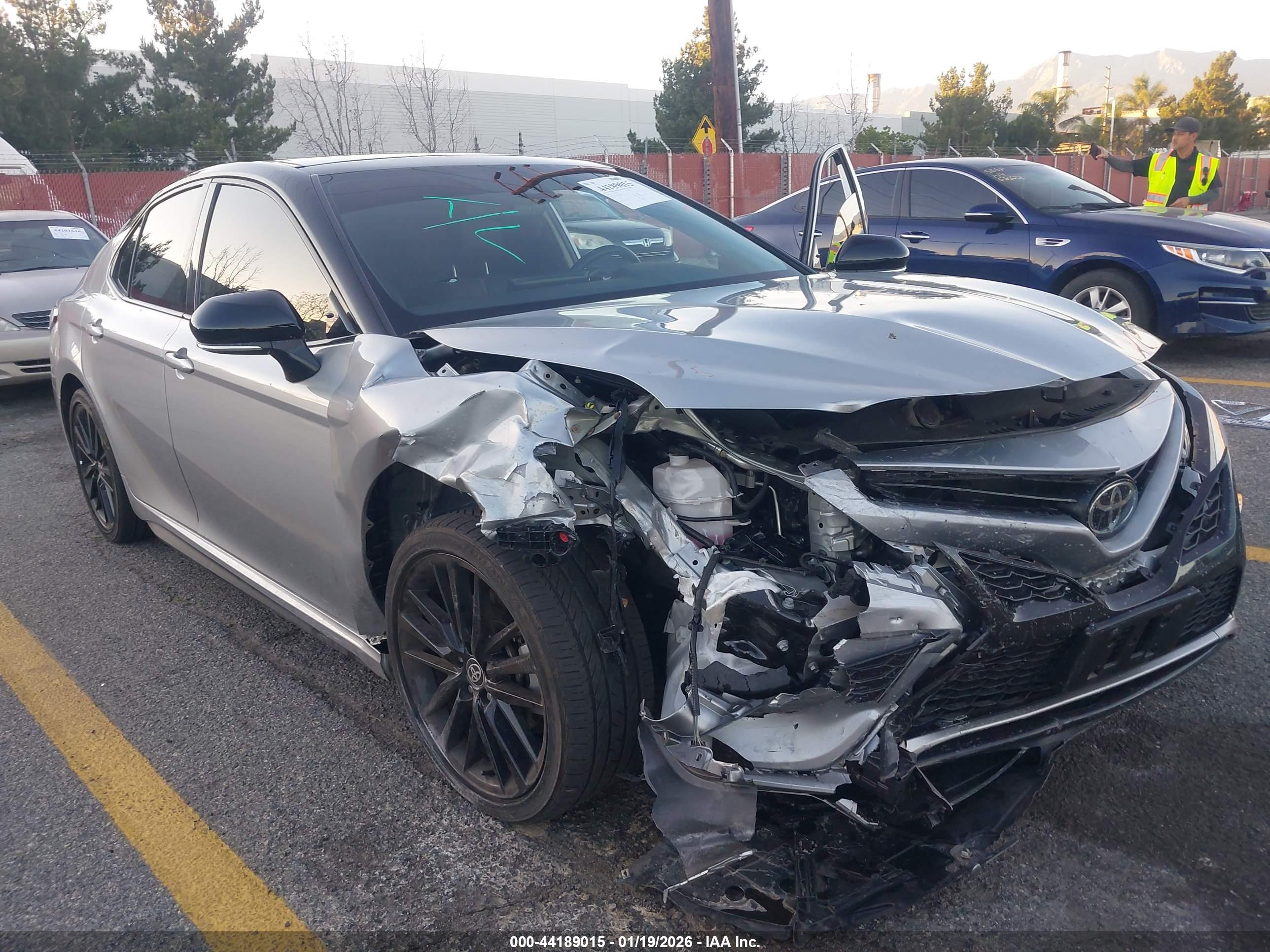 TOYOTA CAMRY image 6