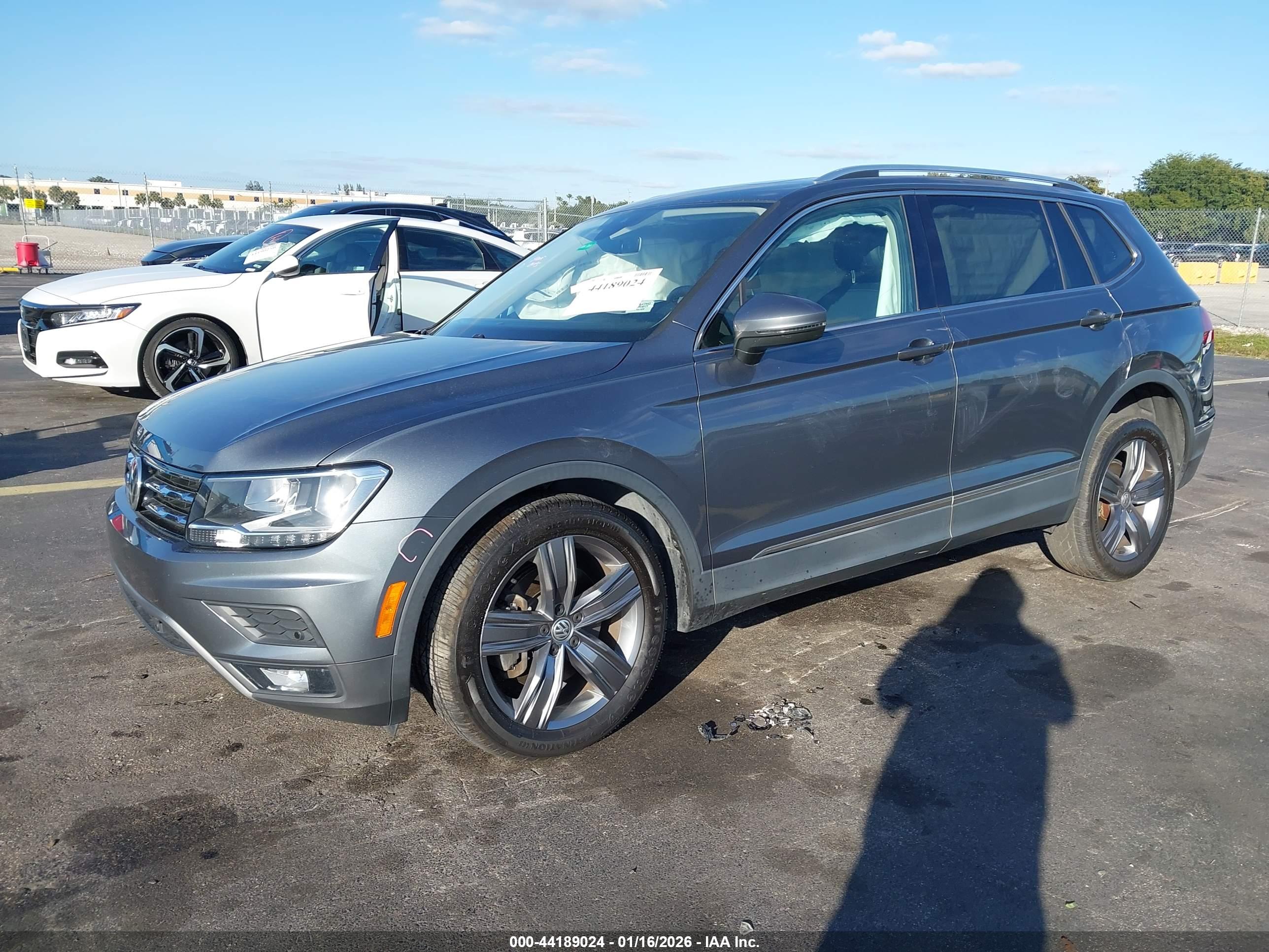 VOLKSWAGEN TIGUAN image 2