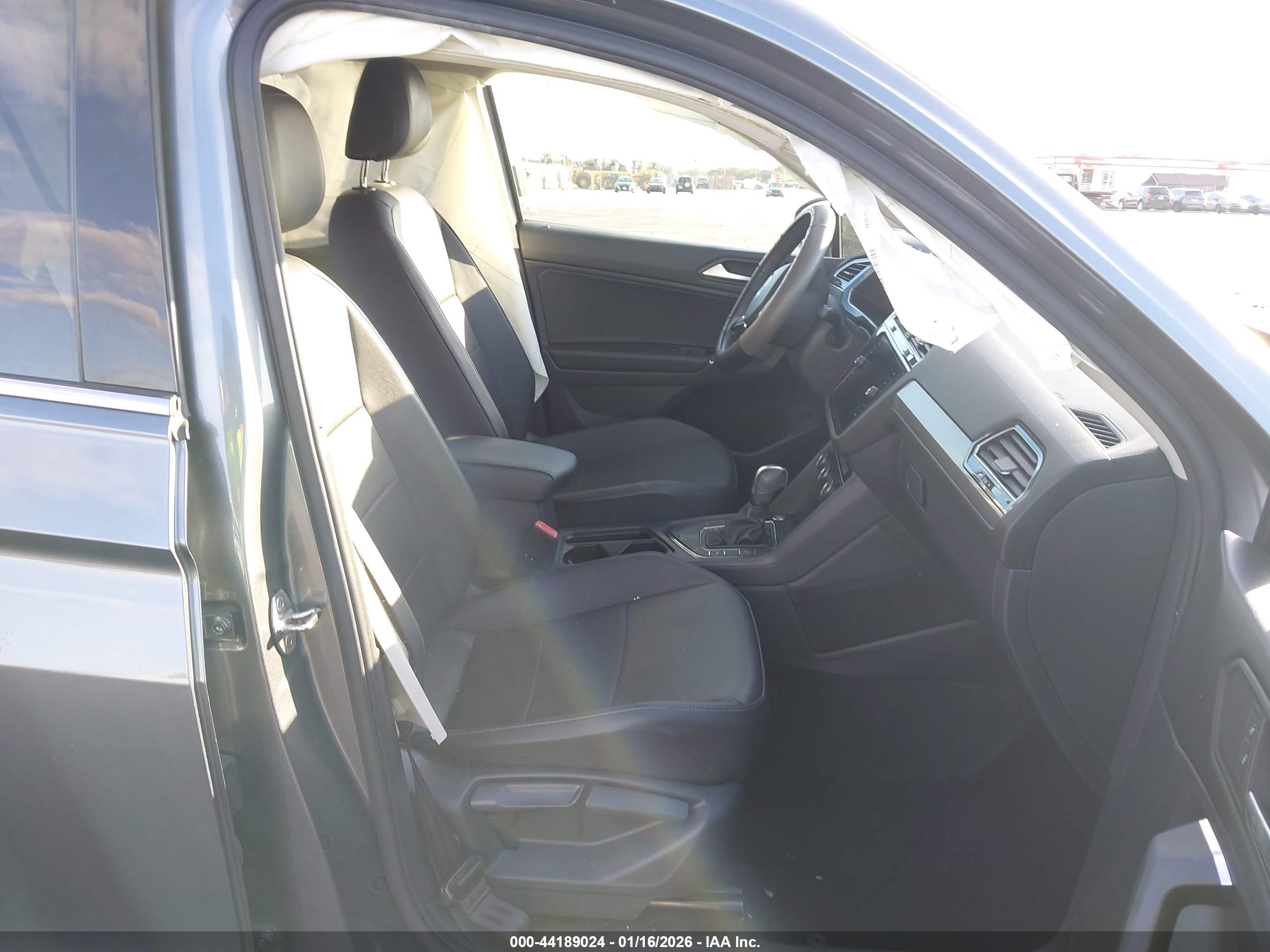 VOLKSWAGEN TIGUAN image 5