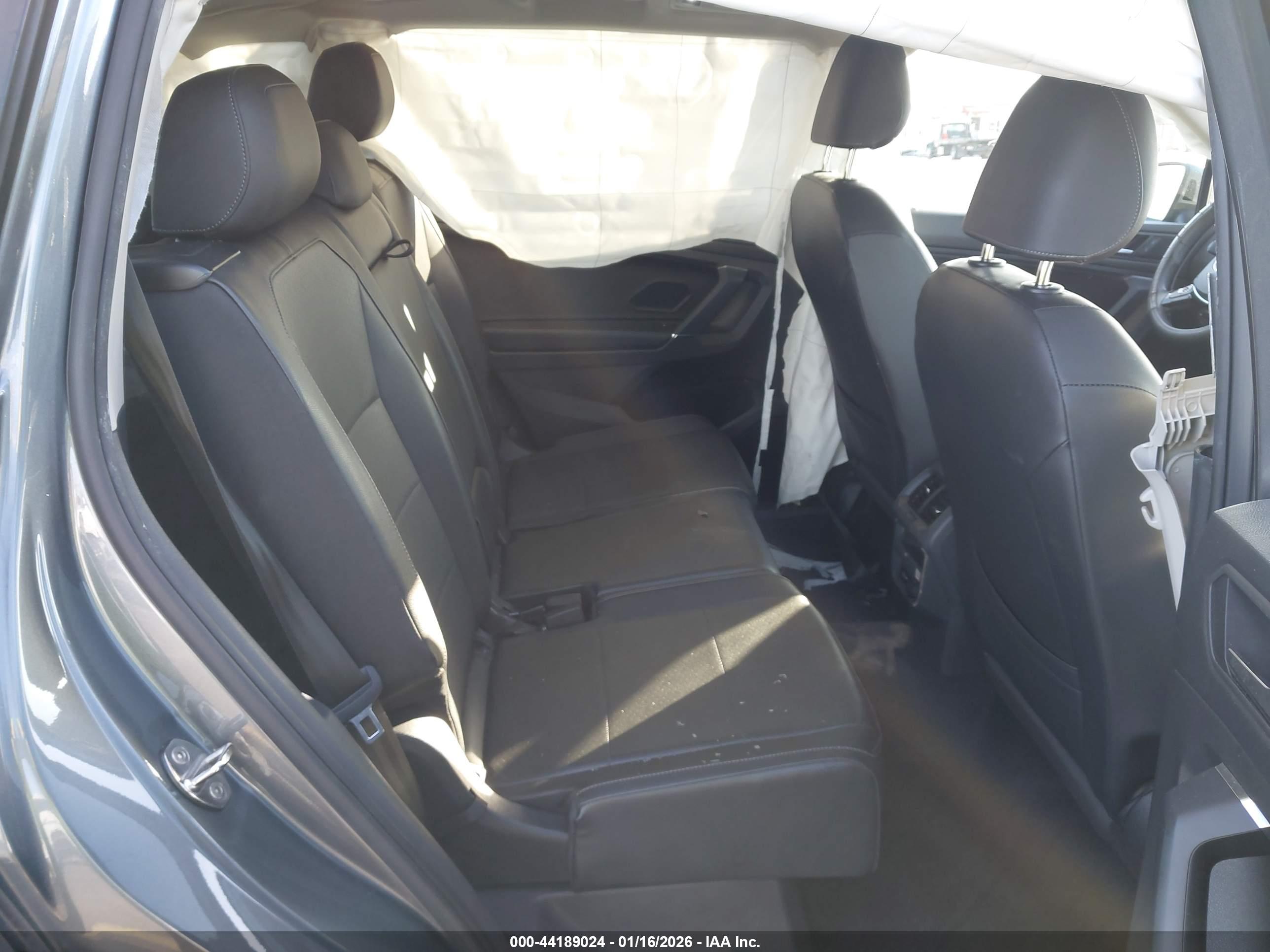 VOLKSWAGEN TIGUAN image 8