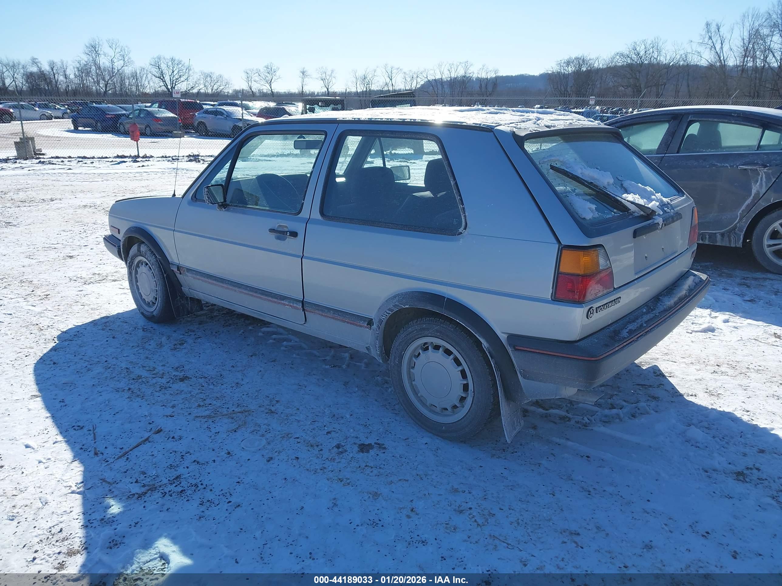 VOLKSWAGEN GTI image 3