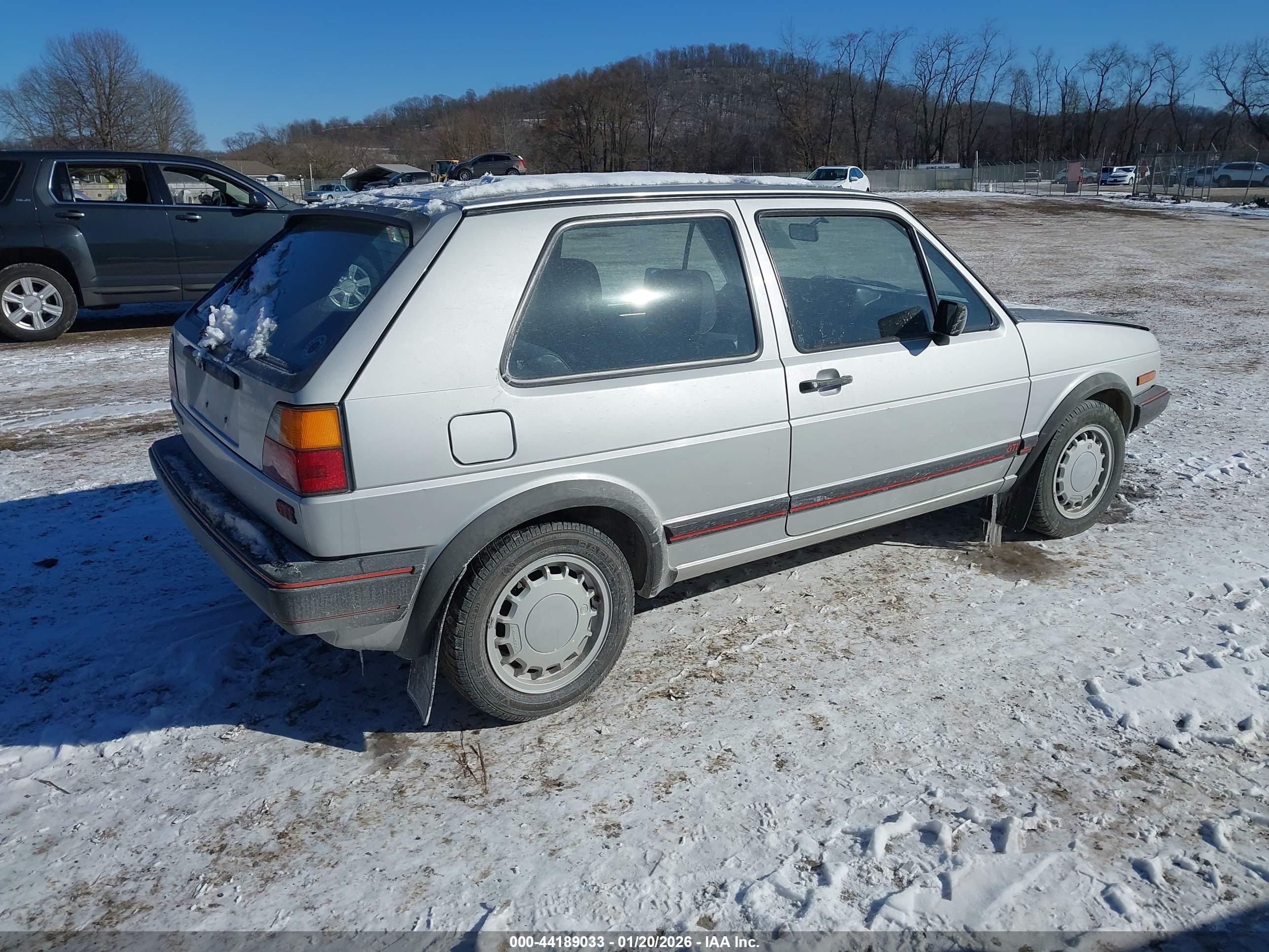 VOLKSWAGEN GTI image 4