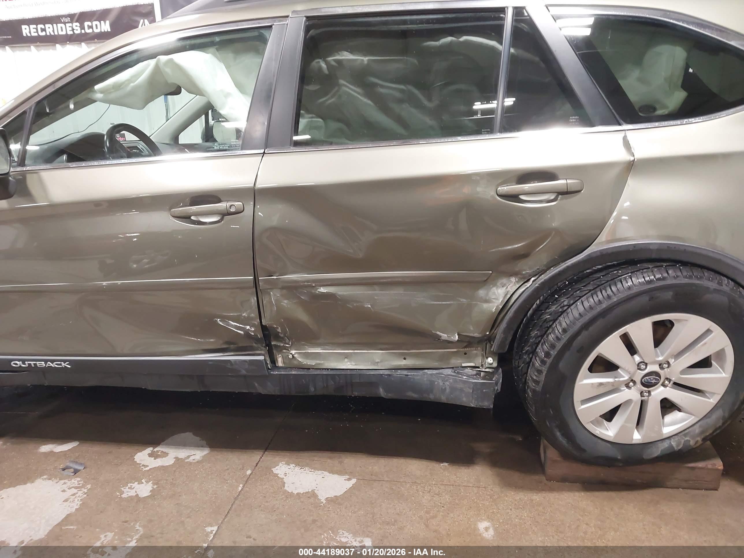 SUBARU OUTBACK image 6