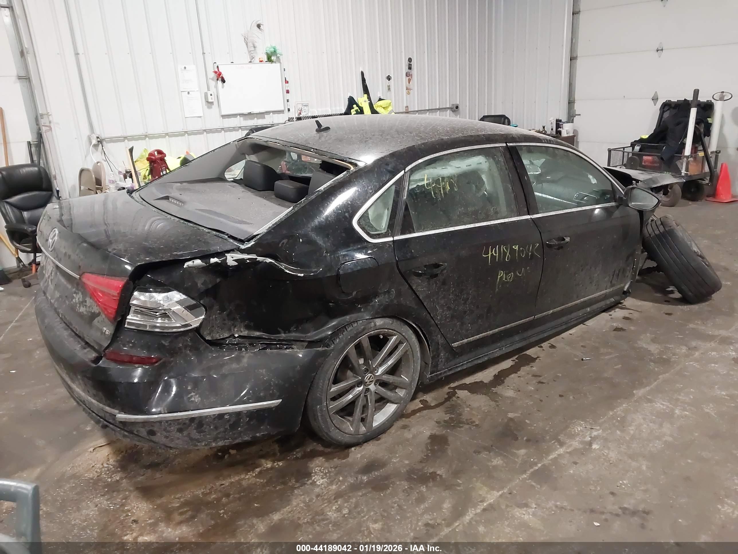 VOLKSWAGEN PASSAT image 4