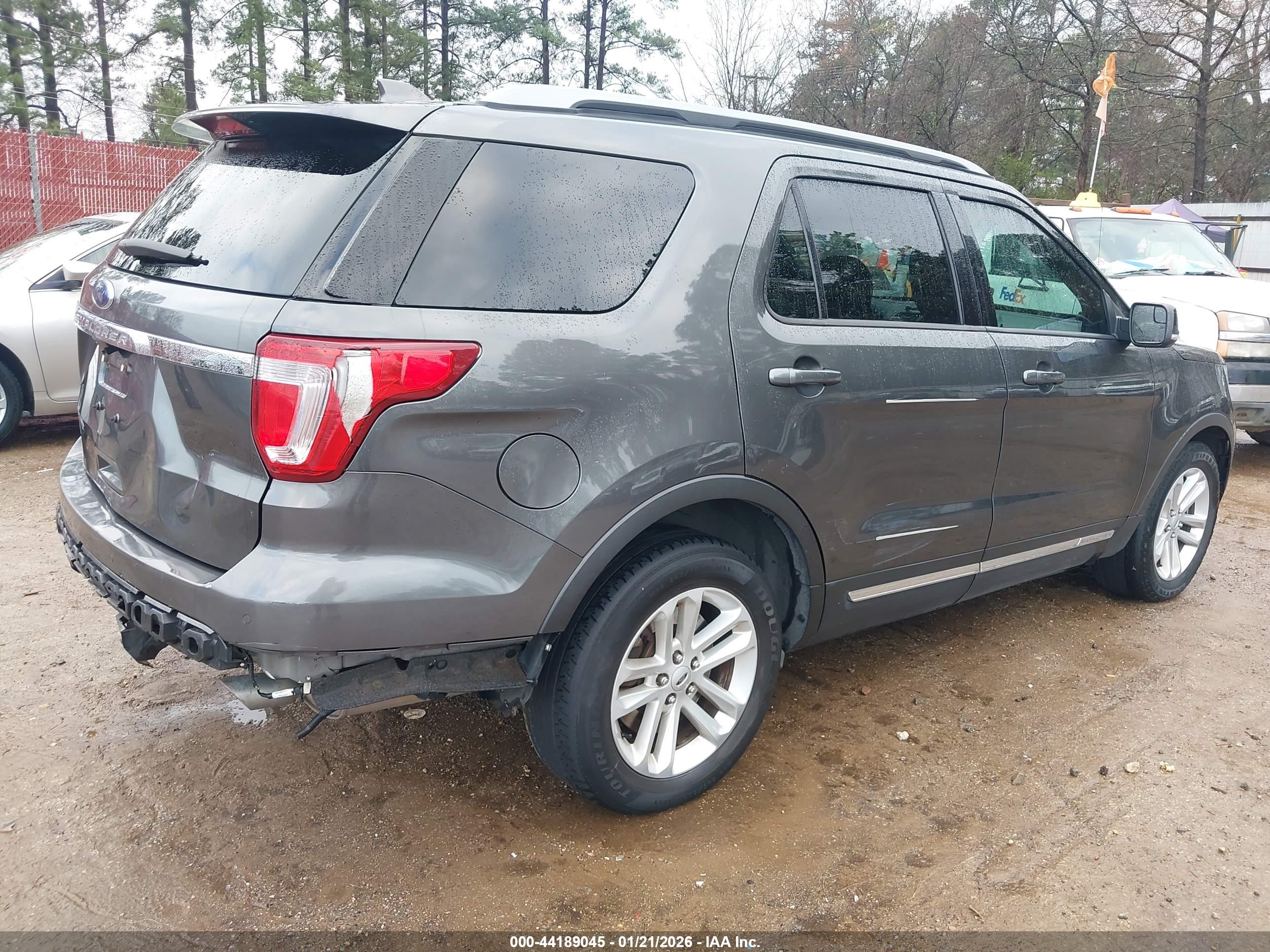 FORD EXPLORER image 4