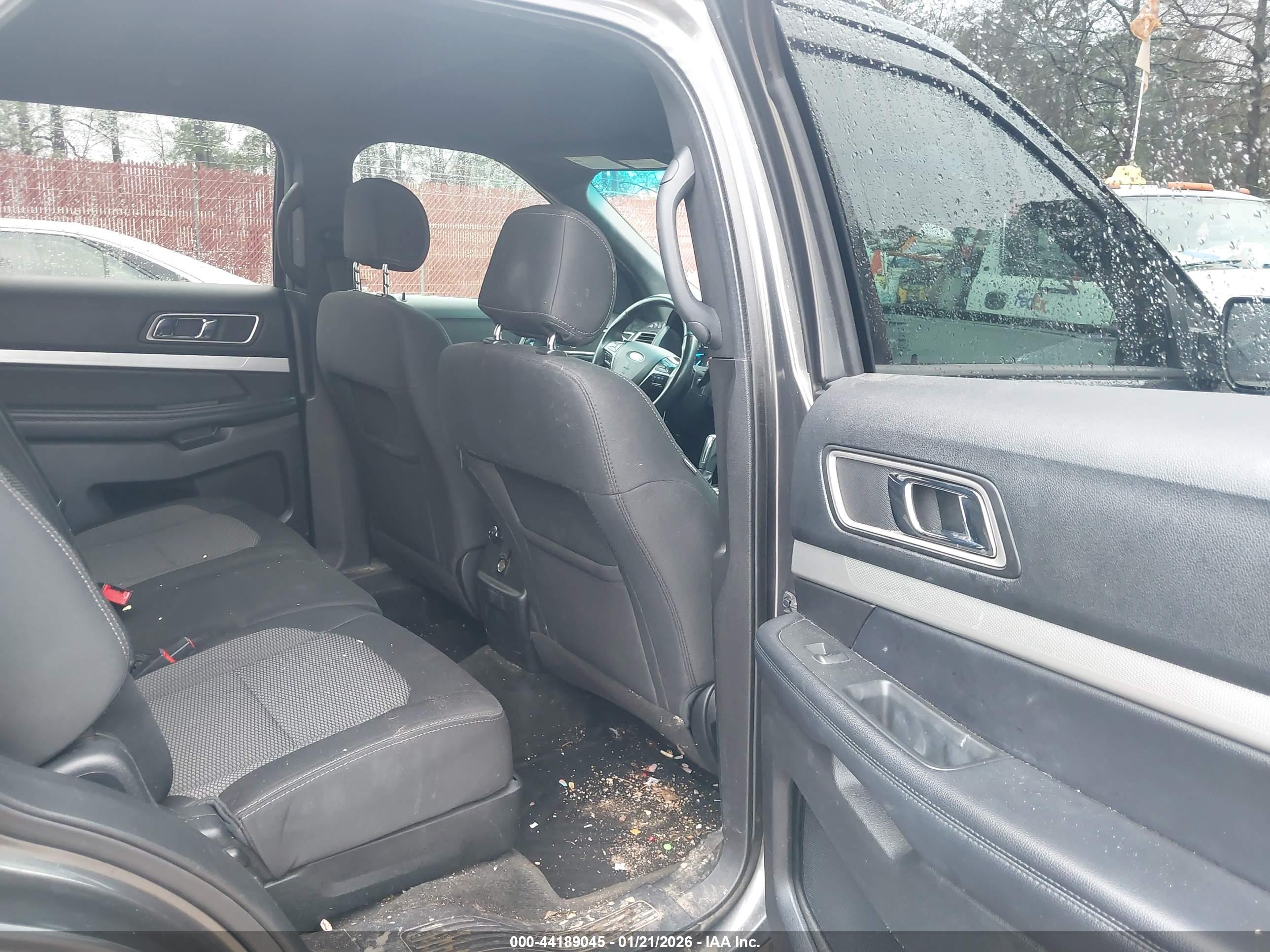 FORD EXPLORER image 8
