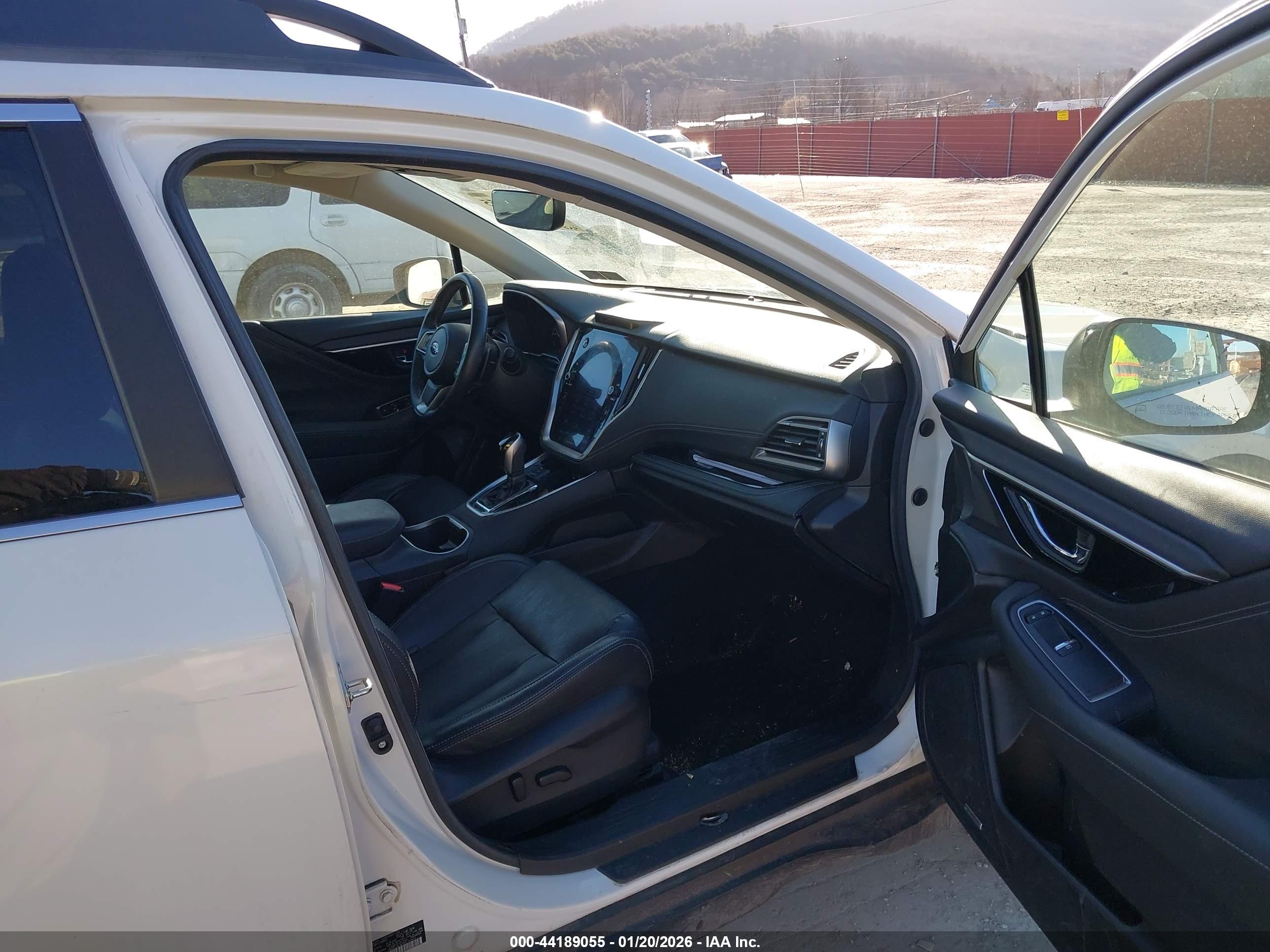 SUBARU OUTBACK image 5