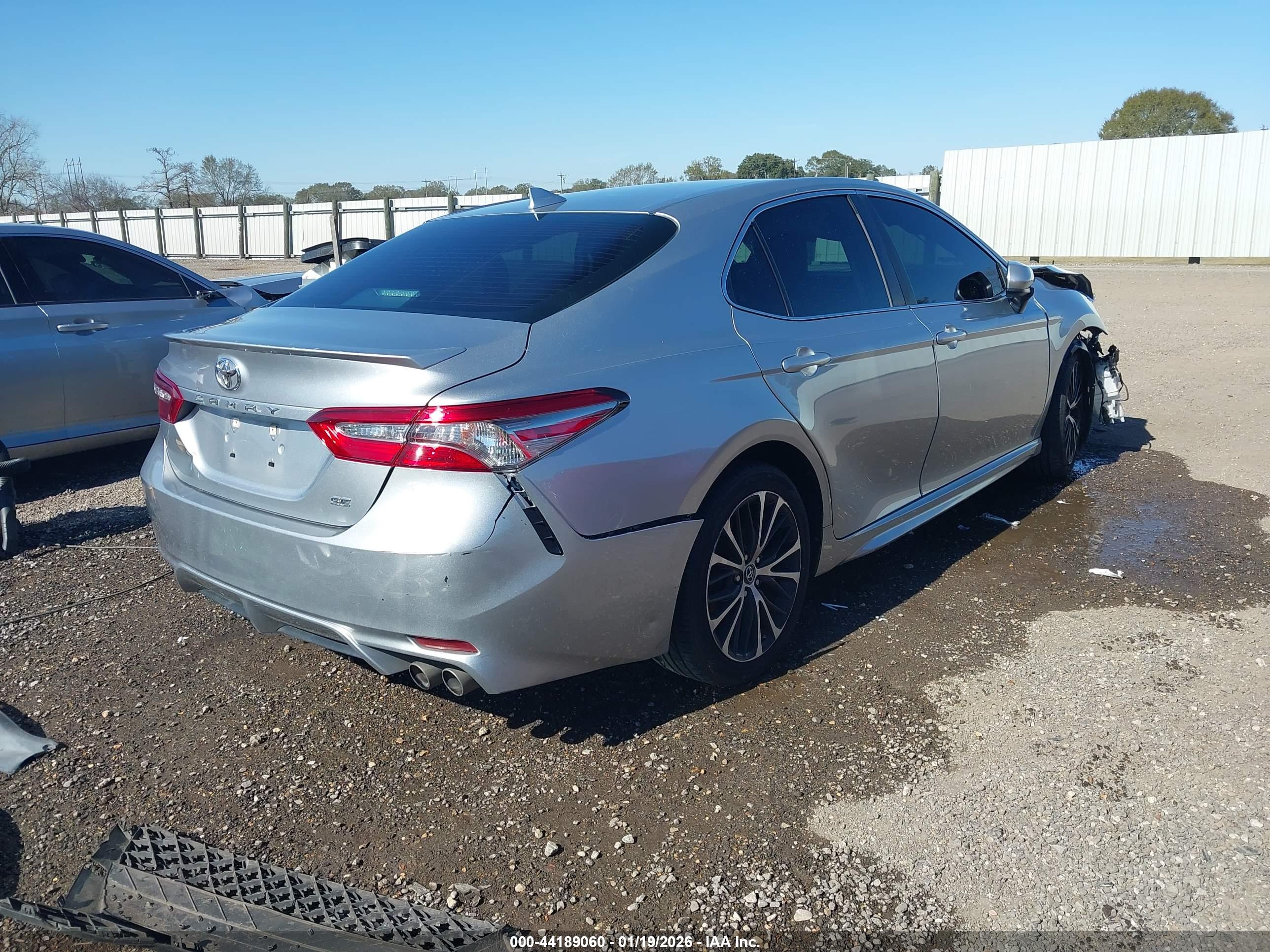 TOYOTA CAMRY image 4