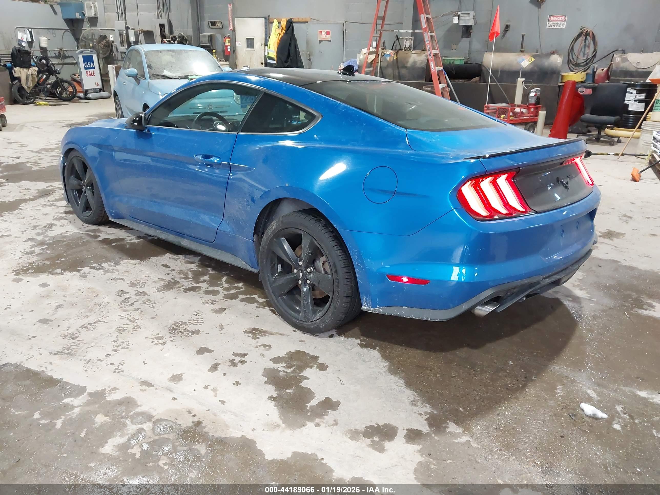 FORD MUSTANG image 3