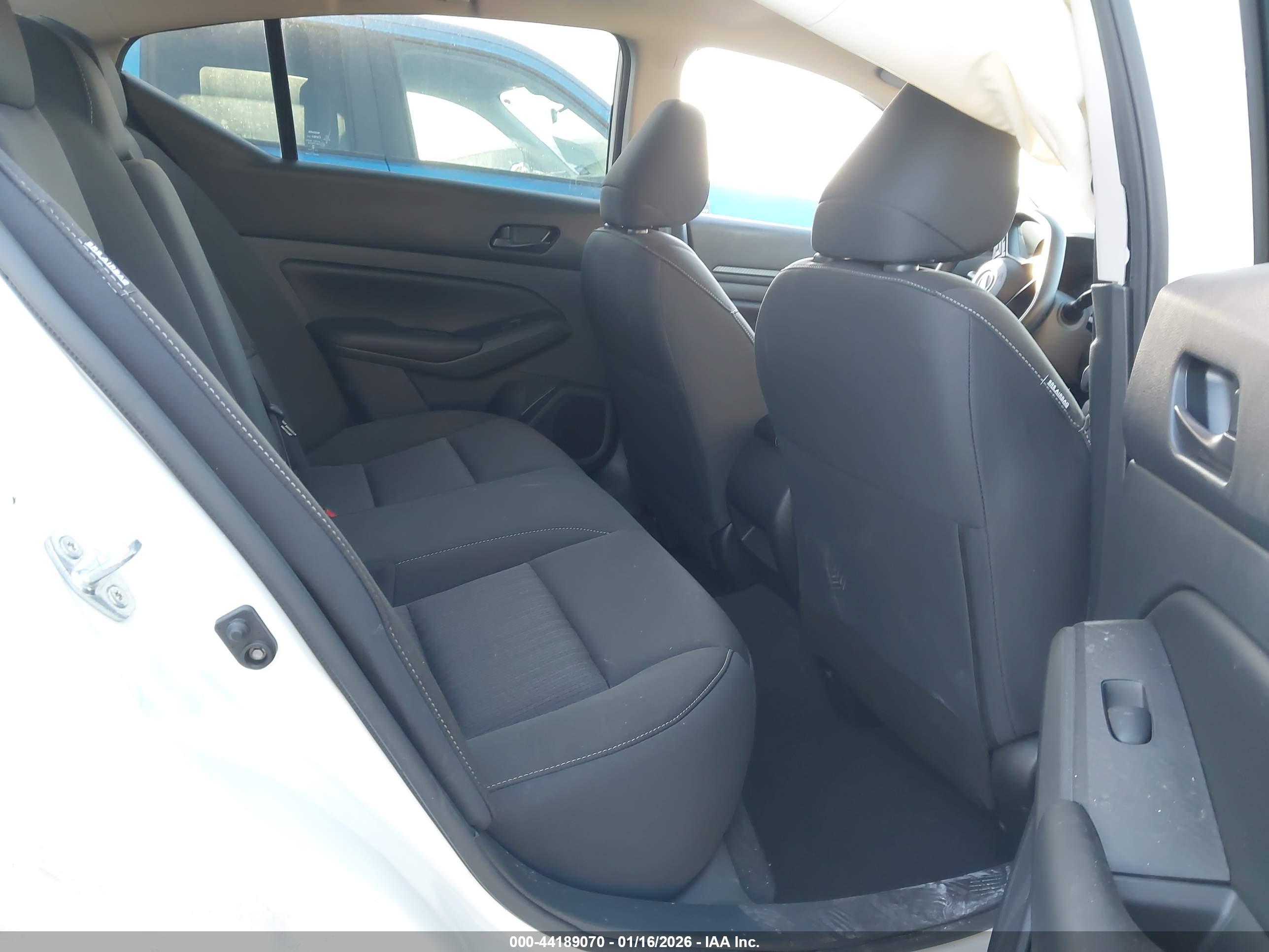 NISSAN ALTIMA image 8
