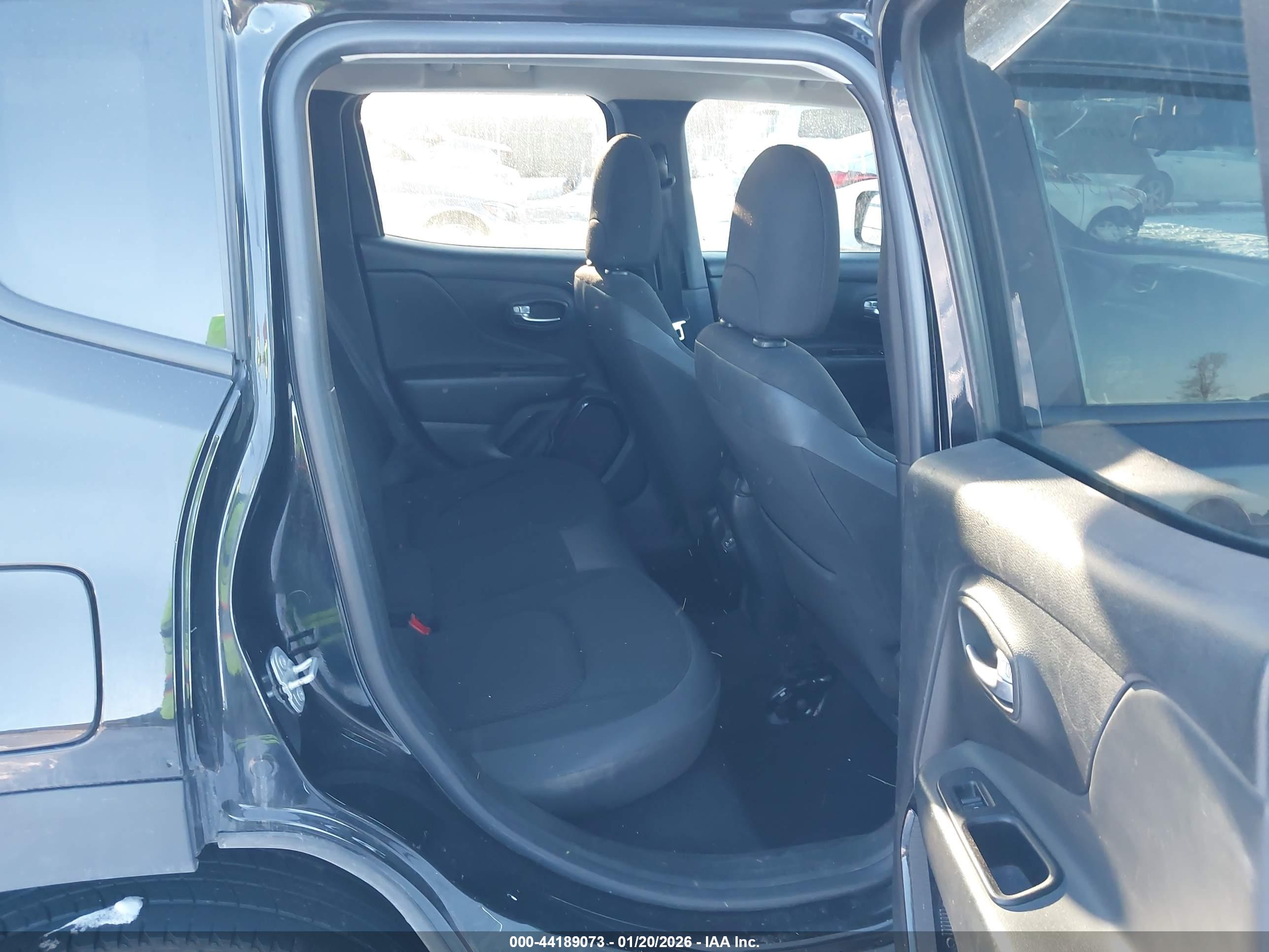 JEEP RENEGADE image 8