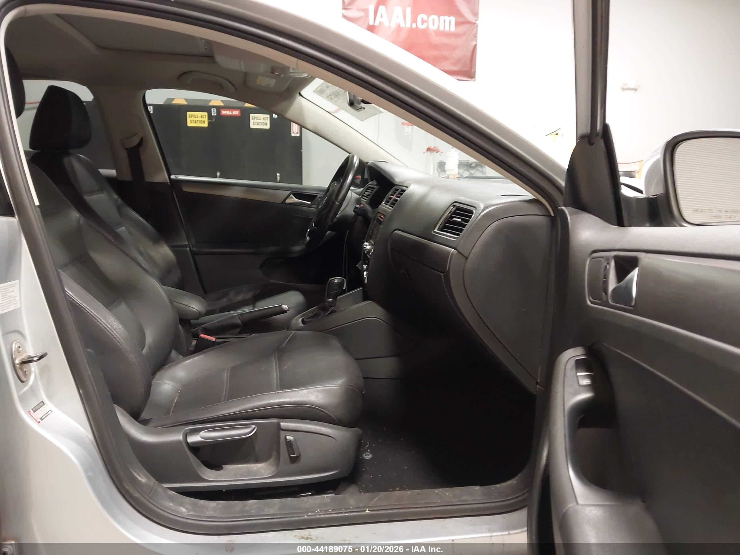 VOLKSWAGEN JETTA image 5