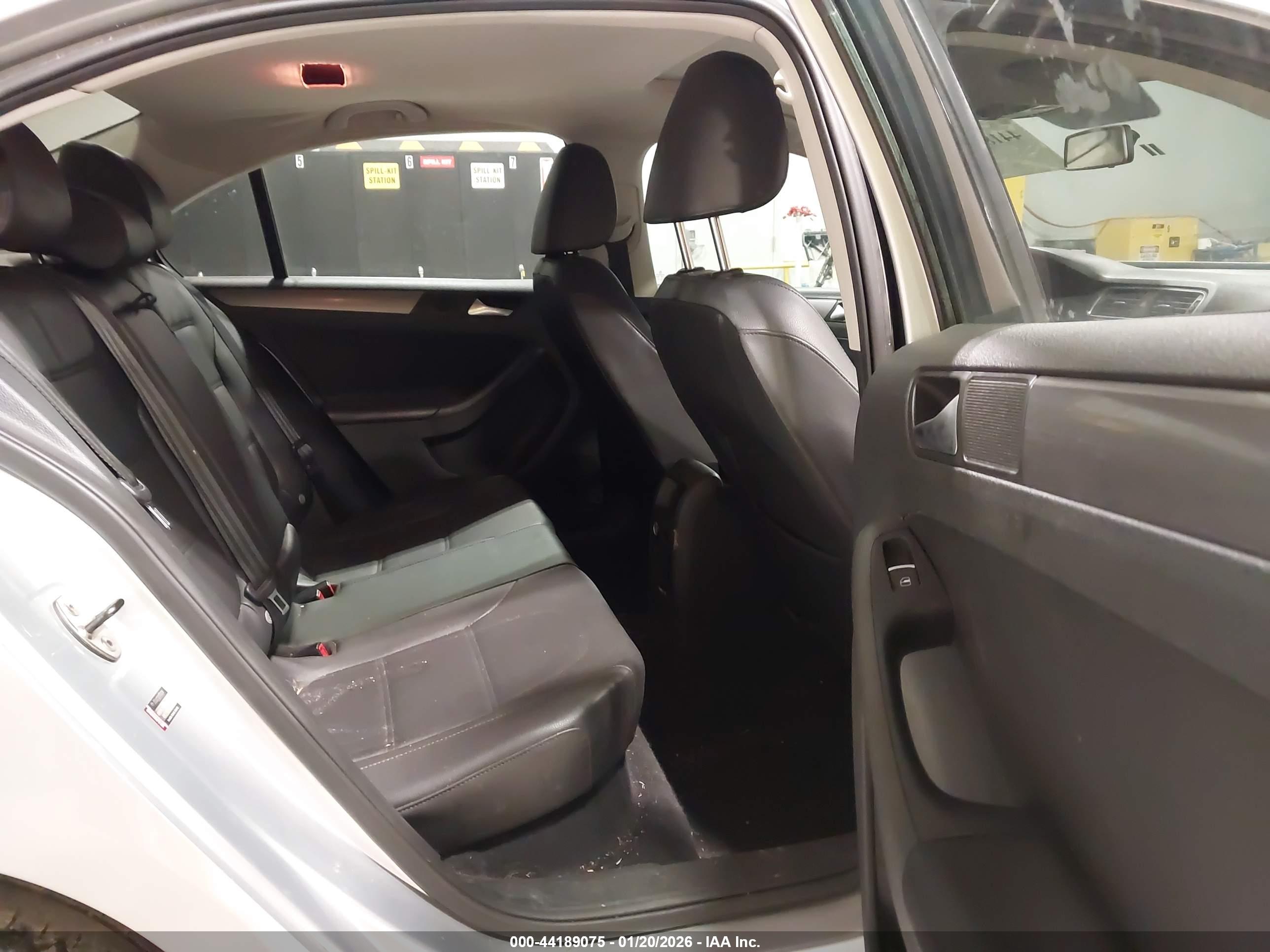 VOLKSWAGEN JETTA image 8