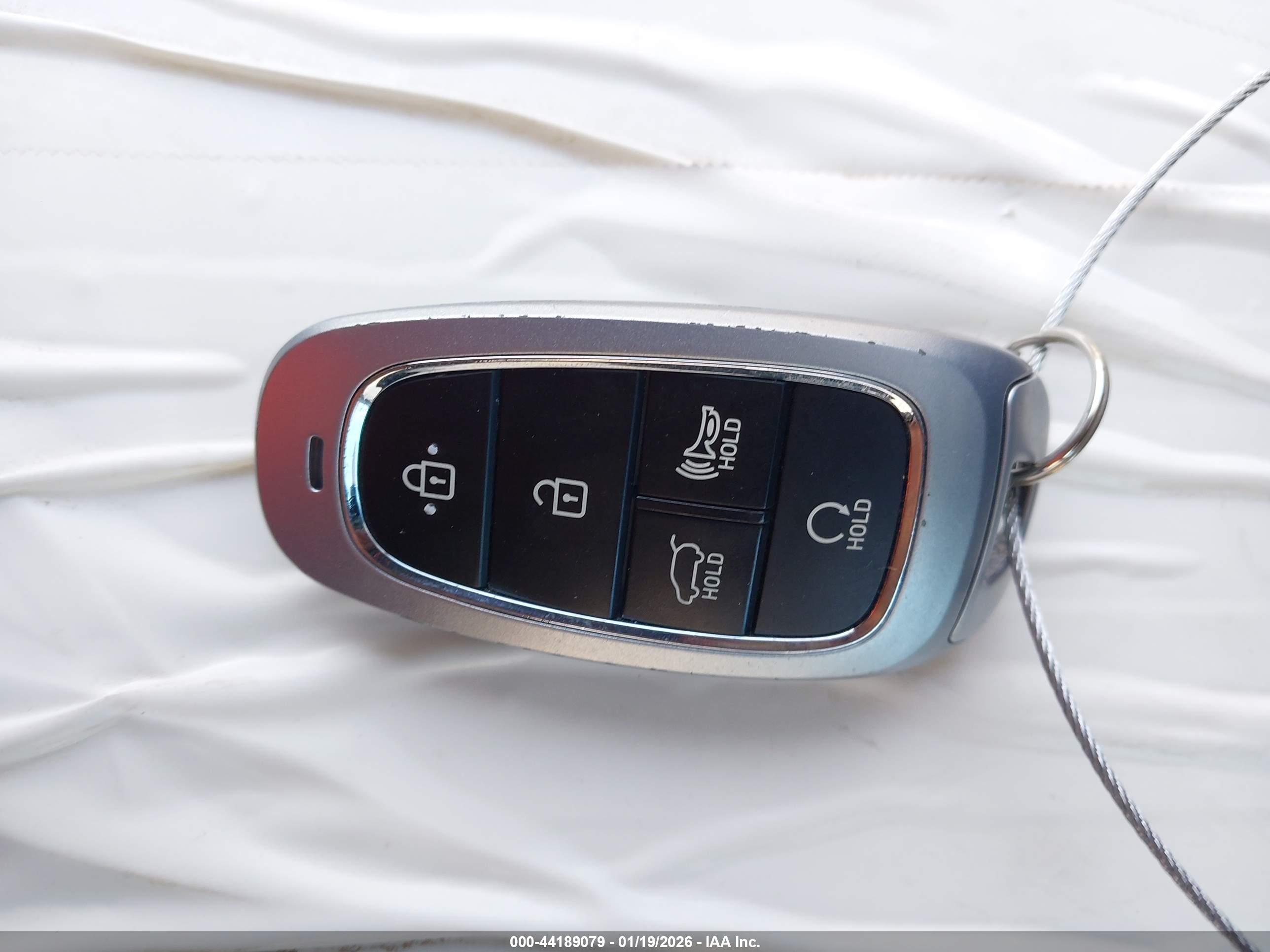 HYUNDAI SANTA image 11