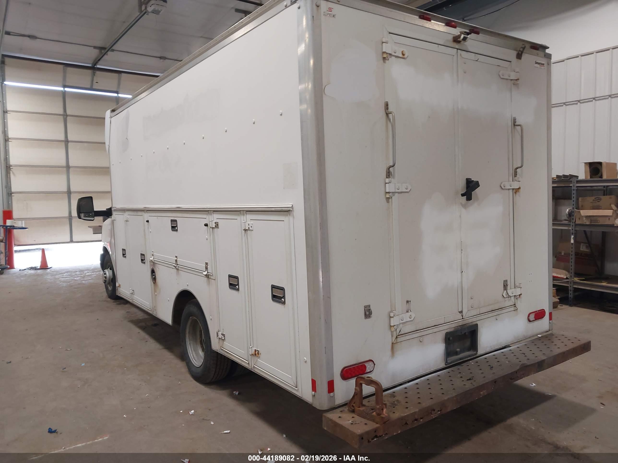 CHEVROLET EXPRESS image 3