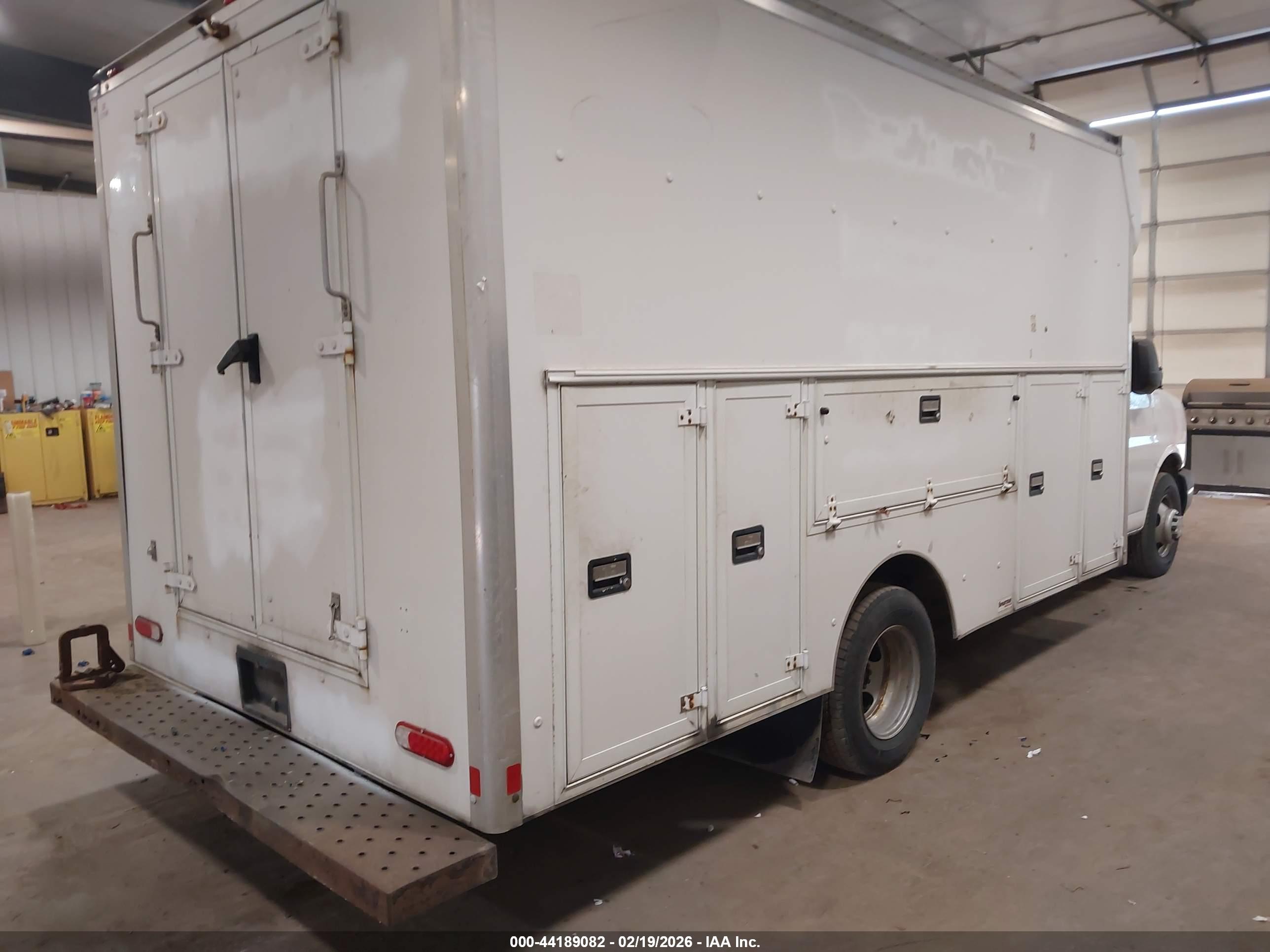 CHEVROLET EXPRESS image 4