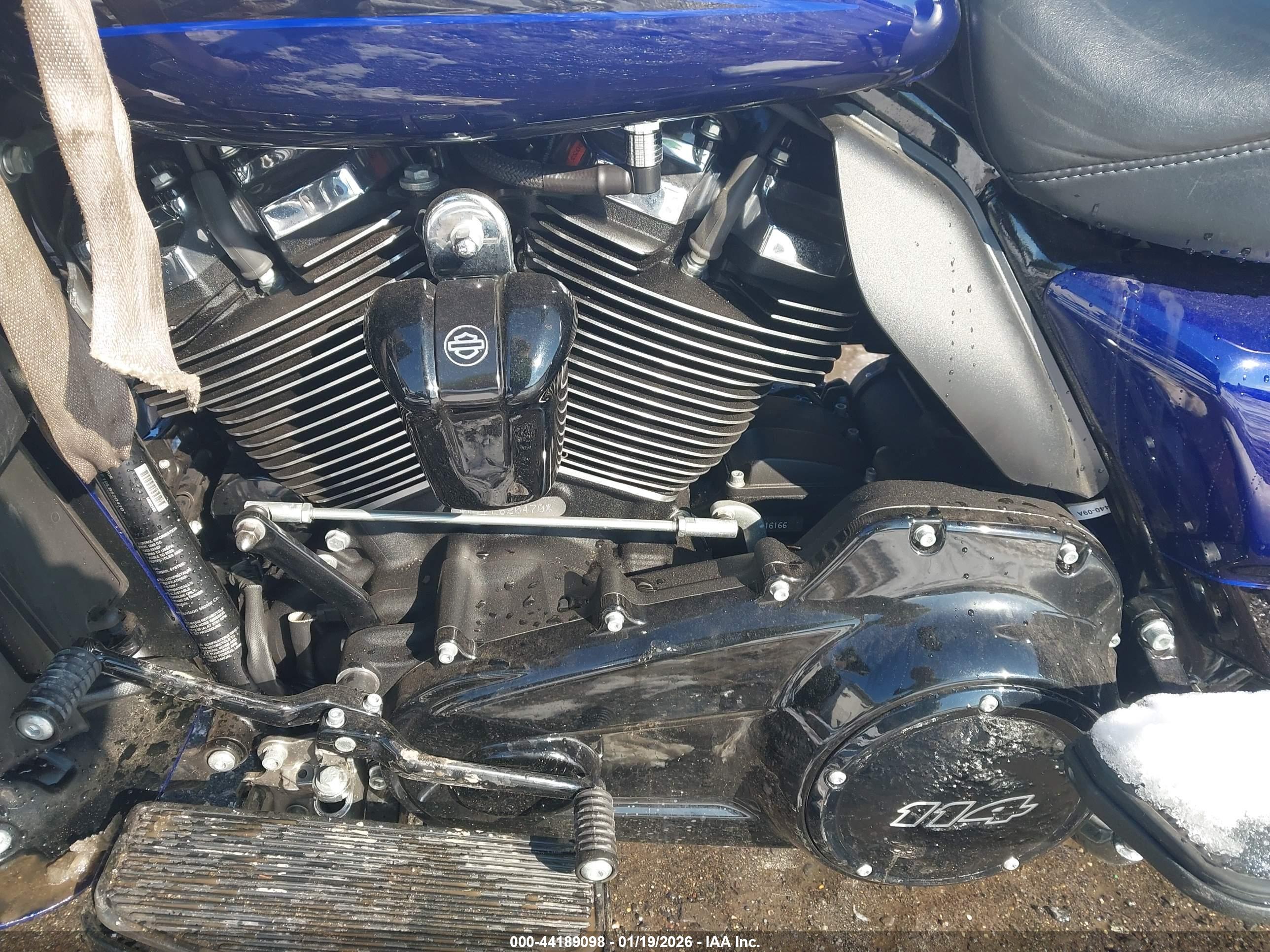 HARLEY-DAVIDSON FLTRK image 9