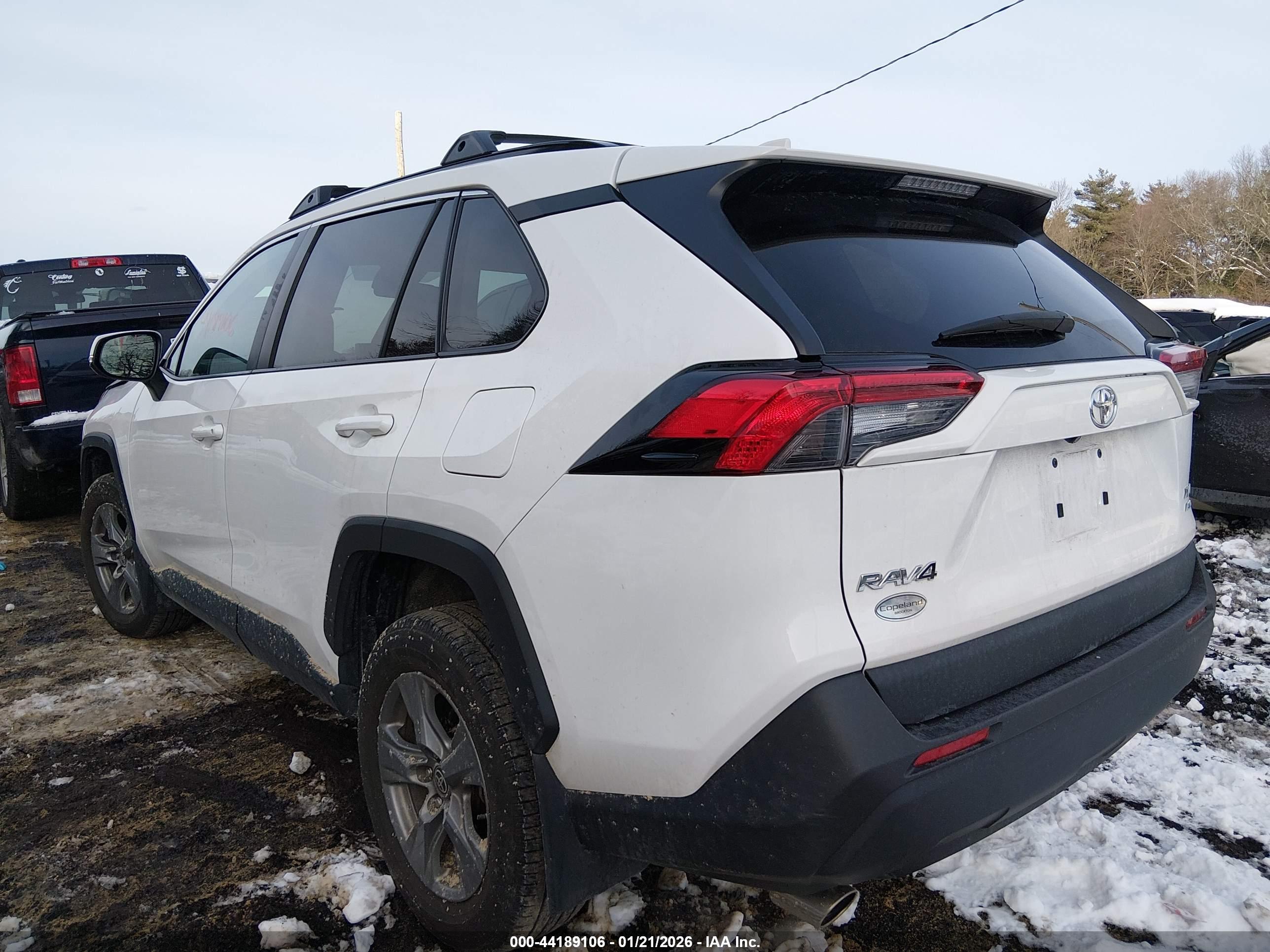 TOYOTA RAV4 image 3