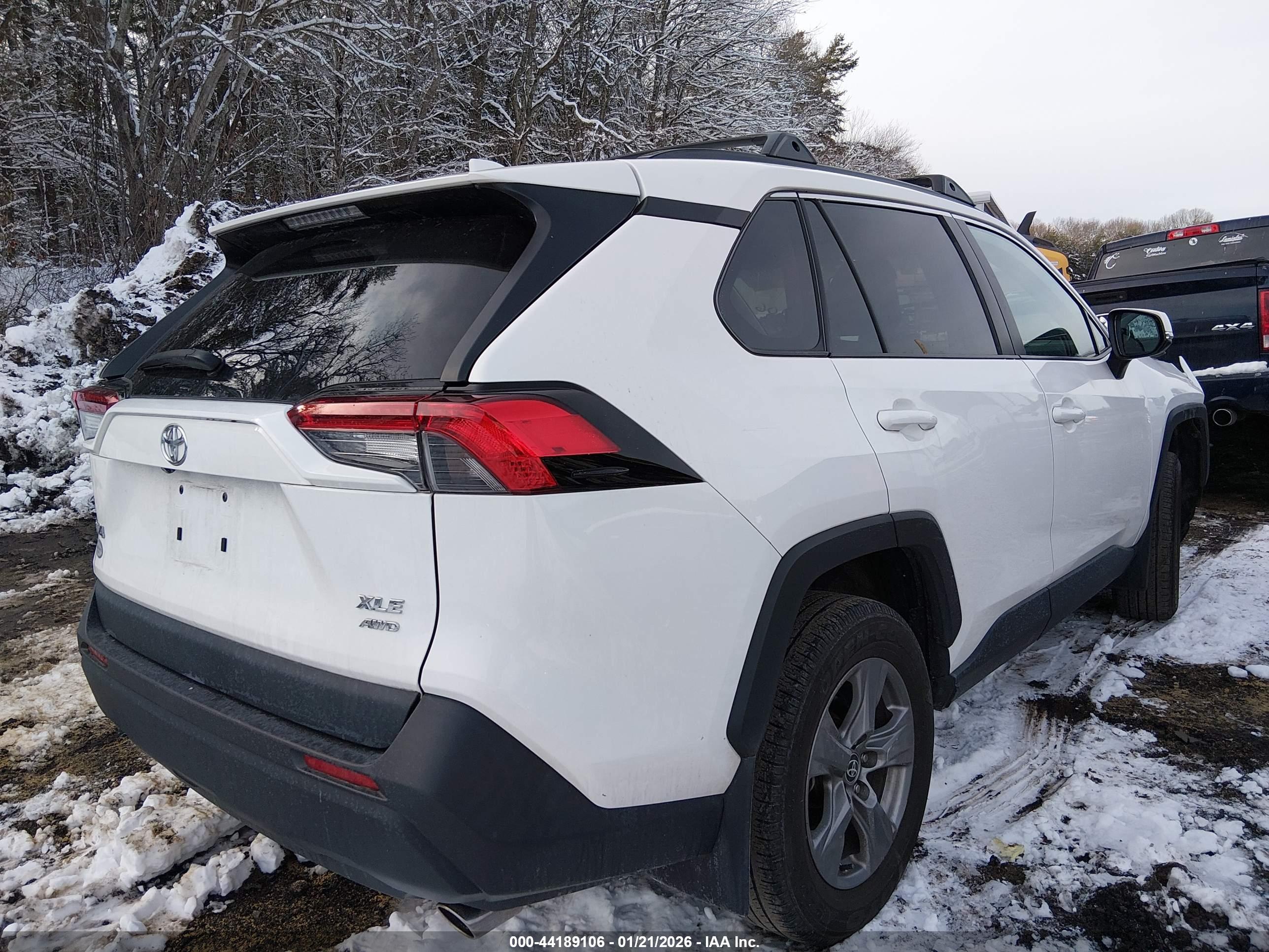 TOYOTA RAV4 image 4